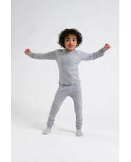 Bernumode | Viking: Play Baselayer Merino Pant-Merino wool pants for kids €17.91 
Encourage your child’s carefree play in cold weather with a base layer that harnesses the unbeatable temperature control of merino wool – without the itch. This is possible thanks to a non-itching knitted bamboo fabric on the inside that feels soft and smooth against the skin. This combines with a layer of mulesing free merino wool on the outside that is able to keep warm in the cold and cool during warmer days or high activity. Temperature aside, merino wool also doesn’t require washing as frequently as other fibers, which can help reduce its use of water and energy. After use, simply hang the pants to air out and they will often be fresh for the next day’s play. And the next, and the next.