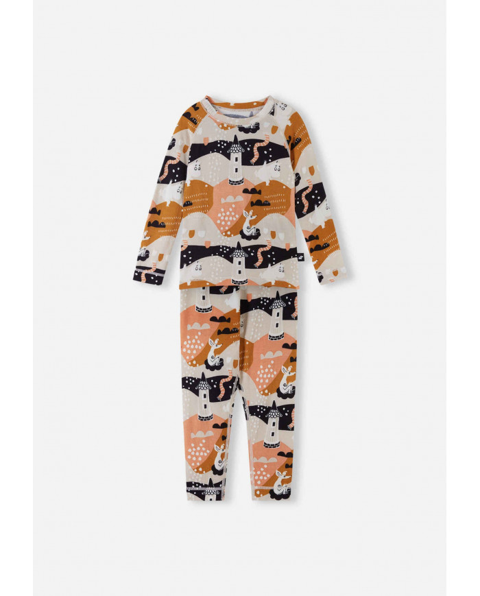 Bernumode | Reima: Комплект термо-белья из шерсти мериноса, Trivsam 46,12 € Pamatnes slāņa komplekts ar mīkstu bambusu iekšpusē un siltu merino vilnu ārpusē. Labākā komforta un siltuma kombinācija Reima bāzes slāņa materiālos.
Rotaļīgs divdaļīgs mazuļu termiskais komplekts, kas paredzēts ziemas dienām un naktīm, un tam ir mīksts reverss, kas izgatavots no bambusa viskozes, kas lieliski absorbē mitrumu. 
Greznā siltā virsma ir izgatavota no atbildīgas merino vilnas. Bikses un augšdaļa pasargā no drebuļiem, vienlaikus palīdzot regulēt ķermeņa temperatūru. 
Šim Reima aukstā laika komplektam ir ērtas plakanas šuves, kas palīdz novērst berzi. Elastīgais viduklis paplašinās ar katru elpu. Un kas zina, šis Muminu tēmas bāzes slāņu komplekts var būt noderīgs, mācot bērnam alfabētu! 
Vilna ir ideāli piemērota temperatūras kontrolei 
Vilnas un bambusa viskozes maisījuma adījums ir ļoti mīksts un silts un labi uzsūc mitrumu 
Izgatavots no Responsible Wool Standard sertificētas vilnas. Reima ir sertificēta Control Union. CU 872203 
Mīkstas, plakanas šuves papildu komfortam: bez berzes 
Elastīga jostasvieta 
Visapkārt Moomin apdruka
 Bernumode | Reima: Комплект термо-белья из шерсти мериноса, Trivsam 46,12 € Pamatnes slāņa komplekts ar mīkstu bambusu iekšpusē un siltu merino vilnu ārpusē. Labākā komforta un siltuma kombinācija Reima bāzes slāņa materiālos.
Rotaļīgs divdaļīgs mazuļu termiskais komplekts, kas paredzēts ziemas dienām un naktīm, un tam ir mīksts reverss, kas izgatavots no bambusa viskozes, kas lieliski absorbē mitrumu. 
Greznā siltā virsma ir izgatavota no atbildīgas merino vilnas. Bikses un augšdaļa pasargā no drebuļiem, vienlaikus palīdzot regulēt ķermeņa temperatūru. 
Šim Reima aukstā laika komplektam ir ērtas plakanas šuves, kas palīdz novērst berzi. Elastīgais viduklis paplašinās ar katru elpu. Un kas zina, šis Muminu tēmas bāzes slāņu komplekts var būt noderīgs, mācot bērnam alfabētu! 
Vilna ir ideāli piemērota temperatūras kontrolei 
Vilnas un bambusa viskozes maisījuma adījums ir ļoti mīksts un silts un labi uzsūc mitrumu 
Izgatavots no Responsible Wool Standard sertificētas vilnas. Reima ir sertificēta Control Union. CU 872203 
Mīkstas, plakanas šuves papildu komfortam: bez berzes 
Elastīga jostasvieta 
Visapkārt Moomin apdruka