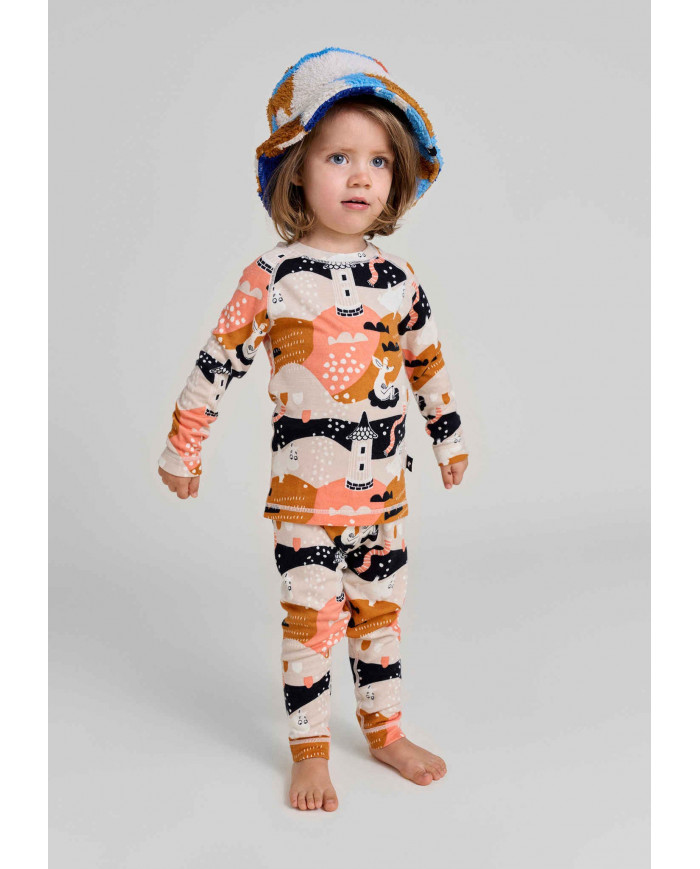 Bernumode | Reima: Merino vilnas termo-veļas komplekts, Trivsam 46,12 € Base layer set with soft bamboo on the inside and warm merino wool on the outside. The best combination of comfort and warmth in Reima base layer materials.

A playful two-piece toddlers' thermal set designed for wintry days and nights, featuring a soft reverse made from bamboo viscose that smartly absorbs moisture. The luxuriously warm surface is crafted from responsible merino wool. The pants and top protect from chills while helping regulate body temperature. This Reima cold weather set boasts comfy flat seams that help prevent chafing. An elastic waist expands with each breath. And who knows, this Moomin theme base layer set might even prove helpful when teaching your kid the alphabet!


Wool is ideal for temperature control
Wool &amp; bamboo viscose blend knit is very soft and warm and absorbs moisture well
Made with Responsible Wool Standard certified wool. Reima is certified through Control Union. CU 872203
Soft, flat seams for extra comfort: no chafing
Elastic waist
All-over Moomin print


