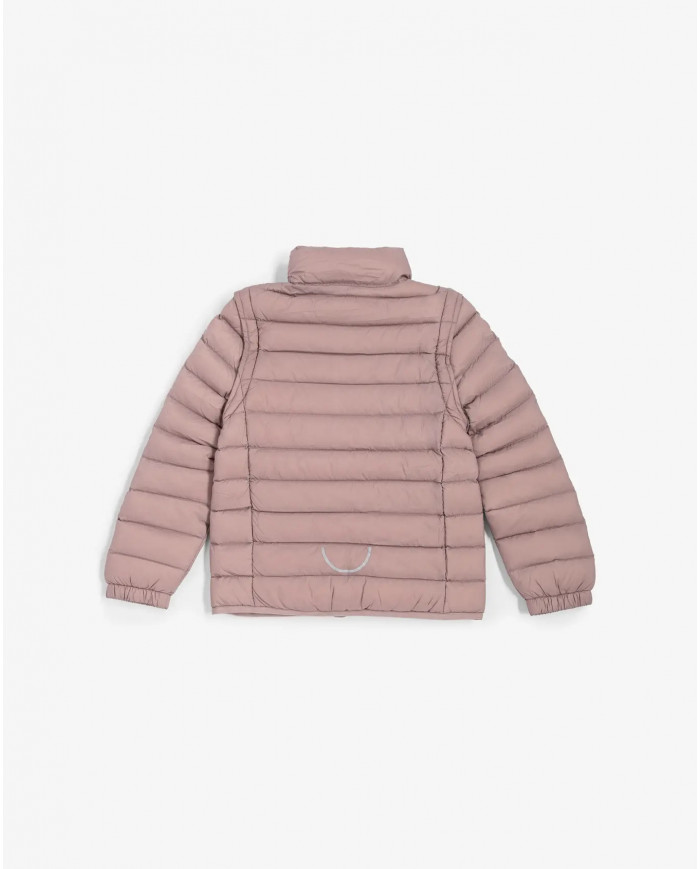 Bernumode | Viking: Универсальная Куртка-пуховик/жилетка (2 в 1) на на девочку Aery Light Down Jacket 43,33 € Адаптируемый легкий пуховик Aery Light Down Jacket поможет вашему ребенку чувствовать себя комфортно при меняющихся температурах и морозным утром, и теплым днем. Куртка, наполненная утеплителем из пуха и пера, полученного из ответственных источников, обеспечивает тепло благодаря естественному утеплителю, лучше которого не сущетсвует. Пух также хорошо сжимается, а это значит, что куртку можно легко упаковать в рюкзак на случай, если она понадобится позже. В теплую погоду куртку можно использовать в качестве внешнего слоя, и она даже обработана нефторированным составом Bionic Finish Eco, обеспечивающим стойкие водоотталкивающие свойства в случае осадков. В холодную погоду его также можно использовать в качестве среднего слоя под зимним комбинезоном или курткой. В качестве умного завершающего штриха можно снятьрукава, что позволяет куртке превращаться в жилет в зависимости от активности и температуры.