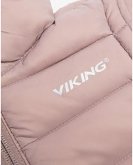 Bernumode | Viking: Универсальная Куртка-пуховик/жилетка (2 в 1) на на девочку Aery Light Down Jacket 43,33 € Адаптируемый легкий пуховик Aery Light Down Jacket поможет вашему ребенку чувствовать себя комфортно при меняющихся температурах и морозным утром, и теплым днем. Куртка, наполненная утеплителем из пуха и пера, полученного из ответственных источников, обеспечивает тепло благодаря естественному утеплителю, лучше которого не сущетсвует. Пух также хорошо сжимается, а это значит, что куртку можно легко упаковать в рюкзак на случай, если она понадобится позже. В теплую погоду куртку можно использовать в качестве внешнего слоя, и она даже обработана нефторированным составом Bionic Finish Eco, обеспечивающим стойкие водоотталкивающие свойства в случае осадков. В холодную погоду его также можно использовать в качестве среднего слоя под зимним комбинезоном или курткой. В качестве умного завершающего штриха можно снятьрукава, что позволяет куртке превращаться в жилет в зависимости от активности и температуры.
