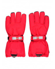 Bernumode | LEGO® Wear: Ūdensnecaurlaidīgie cimdi ar membrānu LWATLIN 700 23,62 € LEGO® slēpošanas cimdi bērniem 
Pāris gudri un funkcionāli slēpošanas cimdi padara spēlēšanu ārā daudz jautrāku aukstās un mitrās dienās. Daudzās PLAY cimdu funkcionālās īpašības nodrošina, ka jūsu bērna pirksti ir sausi un silti neatkarīgi no laikapstākļiem. 
LEGO® ziemas cimdam ir ergonomisks piegulums un elastīga plaukstas locītava ar atstarotāju un āķa un cilpas aizdari, lai nodrošinātu optimālu piegulšanu. Cimdu ieeja ir arī elastīga, lai izvairītos no sniega. Ar PU pretslīdes materiālu plaukstās un pirkstu galos labākai satvērienai. 
TĀPĒC JUMS PATĪKS CIMDI  

Tie ir ūdensnecaurlaidīgi, vēja necaurlaidīgi un elpojoši  
Cimdiem ir sprādze, lai tos varētu noklikšķināt uz LEGO jakām un sniega tērpiem 
  Cimdiem ir mīksta izolējoša Thinsulate izolācija  
Cimdi ir tik daudzās lieliskās krāsās 

Cimdi ir izgatavoti no 100% vēja necaurlaidīga un elpojoša materiāla. Tiem ir ūdensnecaurlaidīga un elpojoša Fan-Tex membrāna starp iekšējo un ārējo slāni, kas padara cimdus 100% ūdensizturīgus. Iekšējais slānis ir ērts un izolējošs Thinsulate materiāls.
 Drošības atdalāma sprādze 104-140 izmēram cimdu piestiprināšanai pie sniega tērpa vai jakas piedurknes. Sprādze atlaižas, velkot cimdus, lai jūsu bērns ne uz ko neaizķertos.
 Izvēlieties starp daudzām satriecošām krāsām.