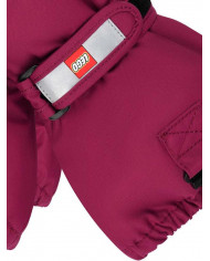 Bernumode | LEGO® Wear: Непромокаемые перчатки с мембраной LWATLIN 700 23,62 € 

Лыжные перчатки LEGO® для детей
Пара удобных и функциональных лыжных перчаток сделает игру на улице намного веселее в холодные и влажные дни. Множество функциональных особенностей перчаток PLAY гарантируют, что пальцы вашего ребенка будут сухими и теплыми независимо от погоды.
Зимние перчатки LEGO® имеют эргономичную посадку и эластичное запястье со светоотражателем и застежкой-липучкой для оптимальной посадки. Вход для перчаток также эластичен для защиты от снега. С противоскользящим полиуретановым материалом на ладонях и кончиках пальцев для лучшего захвата.
ВОТ ПОЧЕМУ ВАМ ПОНРАВЯТСЯ ПЕРЧАТКИ

Они водонепроницаемы, ветронепроницаемы и дышащие.
На перчатках имеется пряжка, позволяющая пристегивать их к курткам и зимним комбинезонам LEGO.
Перчатки имеют мягкий изолирующий утеплитель Thinsulate.
Перчатки представлены во многих великолепных цветах.

Перчатки изготовлены из 100% ветрозащитного и дышащего материала. Между внутренним и внешним слоем имеется водонепроницаемая и дышащая мембрана Fan-Tex, которая делает перчатки на 100% водонепроницаемыми. Внутренний слой выполнен из комфортного и изолирующего материала Thinsulate.
Безопасная отрывная пряжка размера 104–140 для крепления перчаток к рукаву зимнего комбинезона или куртки. Пряжка расстегивается при натягивании перчаток, поэтому ваш ребенок ни за что не застрянет.
Выбирайте между множеством потрясающих цветов.


