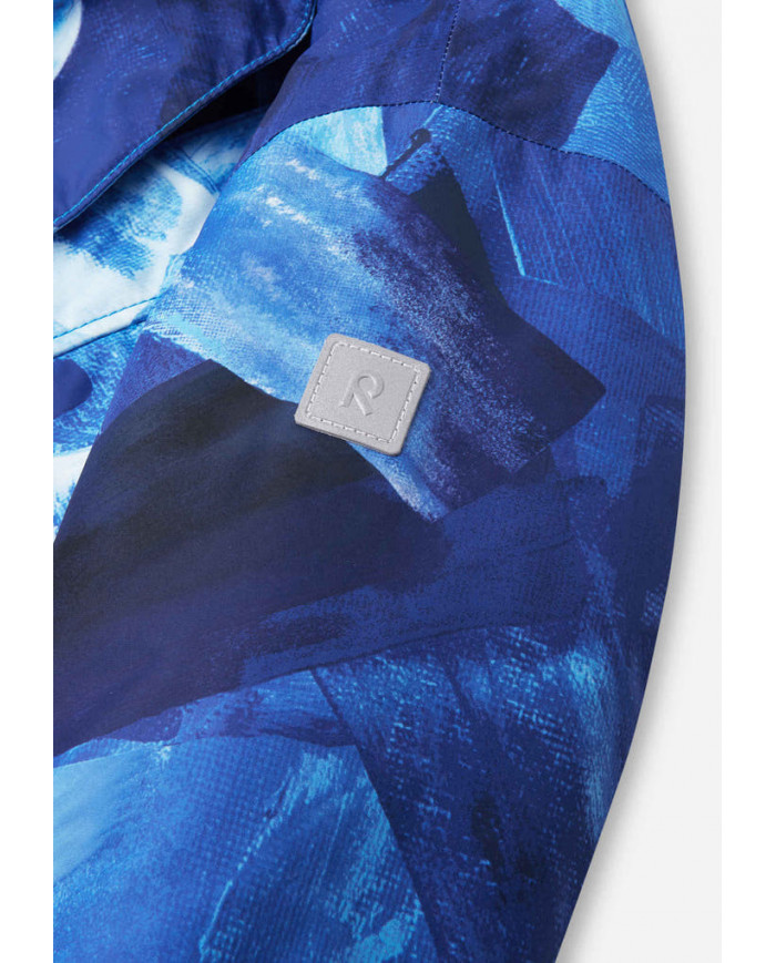 Bernumode | Reima: Zēnu ziemas jaka Reimatec, Musko (160 g) 81,76 € Ūdens un vēja necaurlaidīga ziemas jaka no pārstrādātiem materiāliem. Noņemama mākslīgās kažokādas apdare uz kapuces, taisna piegriezuma. 
Reima ziemas jaka ar drošu noņemamu kapuci, kas apgriezta ar greznu mākslīgo kažokādu. Tas ir vēja necaurlaidīgs elements rudenī un ziemā, kad jūsu bērns pastaigājas pa pilsētu vai pavada laiku parkā. Izgatavots no bluesign® apstiprinātiem materiāliem. Mēteļa BIONIC-FINISH®ECO tehnoloģija atgrūž netīrumus un mitrumu. Mīkstā, pārstrādātā izolācija nodrošina izcilu siltumu, kamēr katra šuve ir cieši noslēgta, tāpēc tā ir 100% ūdensnecaurlaidīga. Iekšējā krūšu kabatā (sākot no 116. izmēra) ir ērts rāvējslēdzējs, lai jūs varētu droši glabāt savus cimdus vai maku. bluesign® produkti ir izgatavoti tikai ar drošām ķīmiskām vielām, un tiek garantēta atbilstība augstākajiem vides, rūpnīcas darbinieku un galalietotāju standartiem. 
  Visas šuves ir ūdensnecaurlaidīgas 
  Izturīgs materiāls  
Fellex® izolācija 
  Gluda poliestera odere  
Droša, noņemama kapuce ar noņemamu mākslīgās kažokādas apdari 
  Elastīgas aproces  
Iekšējā krūšu kabata ar rāvējslēdzēju, sākot no 116. izmēra  
Divas kabatas ar rāvējslēdzēju  
Regulējama apakšmala
 Bernumode | Reima: Zēnu ziemas jaka Reimatec, Musko (160 g) 81,76 € Ūdens un vēja necaurlaidīga ziemas jaka no pārstrādātiem materiāliem. Noņemama mākslīgās kažokādas apdare uz kapuces, taisna piegriezuma. 
Reima ziemas jaka ar drošu noņemamu kapuci, kas apgriezta ar greznu mākslīgo kažokādu. Tas ir vēja necaurlaidīgs elements rudenī un ziemā, kad jūsu bērns pastaigājas pa pilsētu vai pavada laiku parkā. Izgatavots no bluesign® apstiprinātiem materiāliem. Mēteļa BIONIC-FINISH®ECO tehnoloģija atgrūž netīrumus un mitrumu. Mīkstā, pārstrādātā izolācija nodrošina izcilu siltumu, kamēr katra šuve ir cieši noslēgta, tāpēc tā ir 100% ūdensnecaurlaidīga. Iekšējā krūšu kabatā (sākot no 116. izmēra) ir ērts rāvējslēdzējs, lai jūs varētu droši glabāt savus cimdus vai maku. bluesign® produkti ir izgatavoti tikai ar drošām ķīmiskām vielām, un tiek garantēta atbilstība augstākajiem vides, rūpnīcas darbinieku un galalietotāju standartiem. 
  Visas šuves ir ūdensnecaurlaidīgas 
  Izturīgs materiāls  
Fellex® izolācija 
  Gluda poliestera odere  
Droša, noņemama kapuce ar noņemamu mākslīgās kažokādas apdari 
  Elastīgas aproces  
Iekšējā krūšu kabata ar rāvējslēdzēju, sākot no 116. izmēra  
Divas kabatas ar rāvējslēdzēju  
Regulējama apakšmala