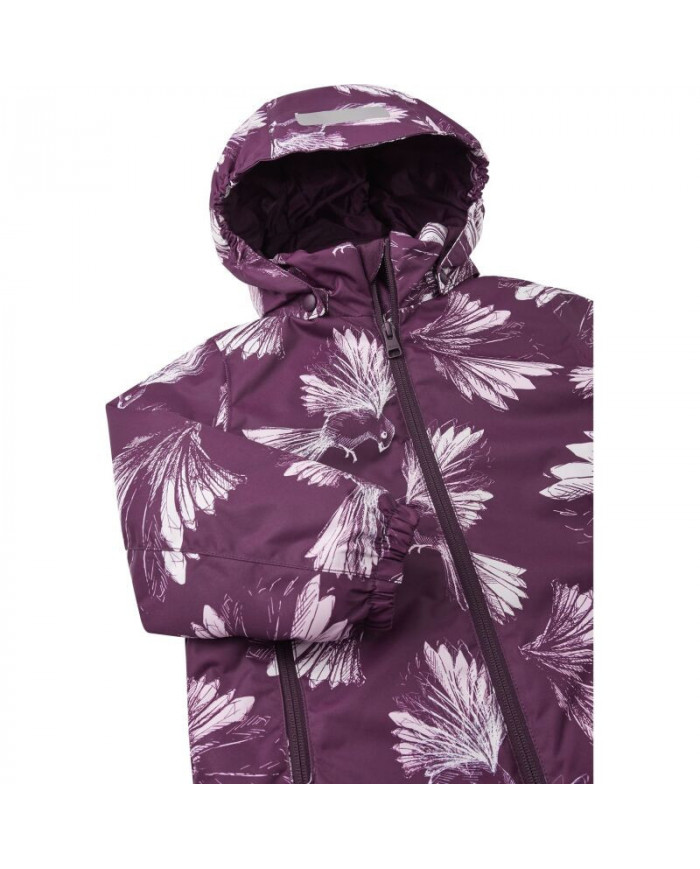 Bernumode | Reima: Зимняя куртка на девочку Reimatec, Nuotio (160 г) 46,47 € Детская зимняя куртка из переработанного волокна. Водо- и ветрозащитный. 
Эта зимняя куртка для детей Reimatec изготовлено из водо- и ветронепроницаемого материала, который также воздухопроницаем, что обеспечивает комфорт, и, как и все функциональные ткани Reima, грязеотталкивающий, что позволяет реже стирать. Основные швы герметичны, что обеспечивает водонепроницаемость, а безопасный съемный капюшон защищает маленькие головы от ветра. Гладкая подкладка облегчает одевание и обеспечивает комфорт при ношении с другими слоями одежды. Два кармана на молнии спереди и регулируемый подол — еще одни удобные детали этой детской утепленной куртки.  

Открытые швы герметичны и водонепроницаемы. 
  Гладкая подкладка из полиэстера 
  Безопасный съемный капюшон.  
Регулируемые манжеты
  Два кармана на молнии  
Регулируемый подол  
Отражающие детали
