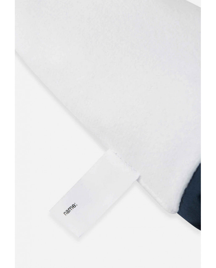 Bernumode | Reima: Bērnu ziemas ūdensnecaurlaidīgi cimdi Reimatec, Avaus (120 g) 14,80 € Ūdensizturīgi ziemas dūraiņi maziem bērniem. Izgatavots no pārstrādātām šķiedrām. 
Būtisks Reima mazuļu dūraiņu pāris. Valkājot tās, mazās rociņas paliks siltas un sausas sniega pilnā jautrībā. Elastīgs, pastiprinoties satveršanai. Pēc mazgāšanas varat iemest tos veļas žāvētājā, lai saīsinātu žāvēšanas laiku.  

Ūdensizturīgs ieliktnis
  Matēta poliestera adīta odere  
Fellex® izolācija 
  Viegla velcro aizdare  
Atstarojoša apdruka





Age approx.
0-12 mos
6-18 mos
1-2 yr
2-4 yr
4-6 yr
6-8 yr
8-10 yr
10-12 yr
12-14 yr


Size
0
1
2
3
4
5
6
7
8


Hand height (cm)
8
9
10
11,5
13
14
15
16
17


Hand height (inches)
3.1
3.5
3.9
4.5
5.1
5.5
5.9
6.3
6.7


Palm circumference (cm)
10
11,5
12,5
13,5
15
16
17
17,5
18


Palm circumference (inches)
3.9
4.5
4.9
5.3
5.9
6.3
6.7
6.9
7.1




