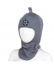 Bernumode | KIVAT: Ziemas ķivercepure 29,75 € 

Kivat produkcija pasaulē jau ir pieejama vairāk kā 20 gadus. Kolekcijas pamatā ir adītas, kokvilnas un vilnas izstrādājumi. Pateicoties augstai kvalitātei, modernam dizainam un materiālu izturīgumam, Kivat ir iekarojis popularitāti daudzās valstīs.
Materiāls virspusē: 100% vilna.
Odere: 97% organiskā kokvilna, 3% likra.
Pastiprināta vēja aizsardzība ausu un pieres rajonā.Izmēru atbilstība:0 - 0-1 gads1 - 1 gads2 - 2-4 gadi3 - 5-10 gadi4 - no 10 g.v.

