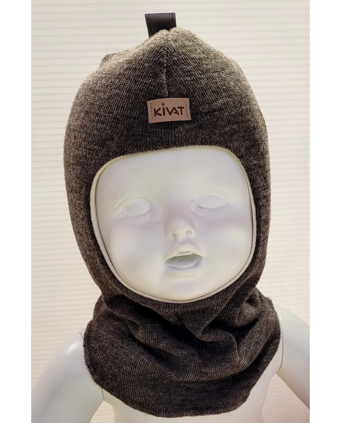 Bernumode | KIVAT: Зимняя шапка-шлем 26,86 € 

Шлем из шерсти - теплое изделие, которое отлично подойдет для зимней поры. Благодаря своей конструкции отлично заменяет как шапку, так и шарф. Мягкая хлопковая подкладка приятна для кожи, она нейтрализует "колючесть" шерсти и делает комфортными даже самые длительные прогулки. Область ушей и лба в шлеме дополнительно защищена ветрозащитными прокладками. Светоотражающие элементы. Очень удобен в использовании и идеален для холодной зимы. В таком изделии Ваш ребенок будет выглядеть великолепно, почувствует комфорт и тепло в прохладное зимнее время.
Материал верха: 100% шерсть.
Подкладка: 97% органический хлопок, 3% лайкра.
Размерность шлемов из шерсти:
0 = 0-1 лет1 = 1 год2 = 2-4 лет3 = 5-10 лет4 = от 10 лет.

