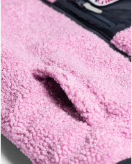 Bernumode | Viking: PLAY Reversible Pilejacket €32.50 From season to season and from inside to inside-out, Play Reversible Pile Jacket is the versatile solution for your child’s everyday use. A warm hood, pockets and a polyester pile main fabric is able to provide generous insulation and act as a midlayer for cooler weather. But in light precipitation or simply to achieve a different look, the jacket can be reversed to serve as an outerlayer. This way, a polyamide fabric treated with Bionic Finish provides a degree of protection from the elements, while the soft pile fabric creates a cozy climate beneath.