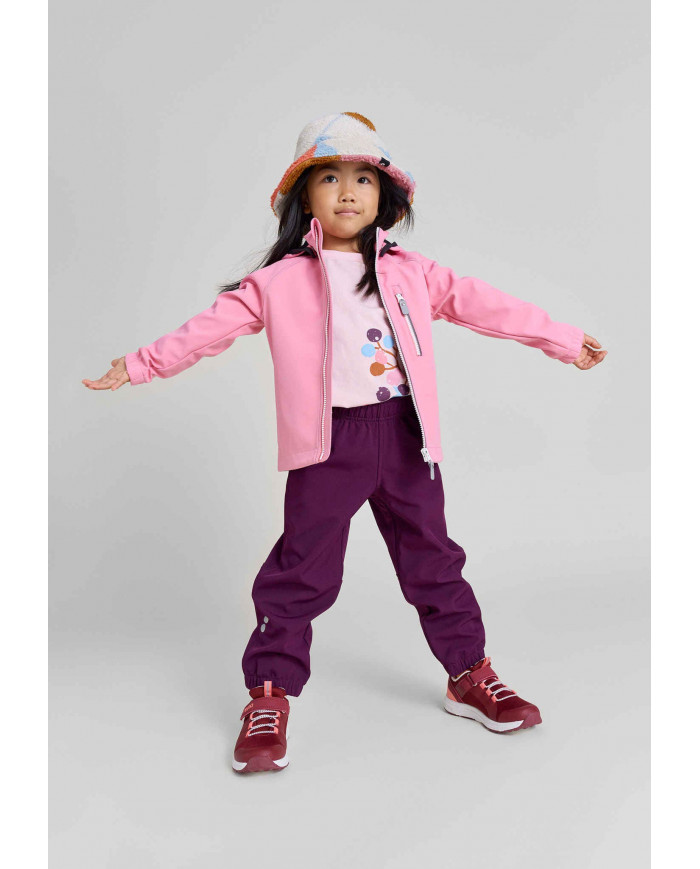 Bernumode | Reima: SoftShell ūdensnecaurlaidīgās Bikses meitenēm, Oikotie 36,61 € Wind-blocking kids' softshell pants. Loose fit with an adjustable, elasticated waist. Fleece interior for extra warmth and comfort. Easy to pull on.Note that the seams are not sealed, so product is not completely waterproof.These kids' breathable and windproof pants are made from Reima's dirt- and water-repellent softshell material that contains recycled fibres. Thanks to the fleece interior, the stretchy, adjustable waist and the elasticated hems, this design is really comfortable to wear.

Blocks wind outside, yet breathes
Bonded material, fleece on reverse for warmth
Elastic, adjustable waist
Elastic leg ends
Sizes 92-128 with buttons for leg loops
Reflecting details

