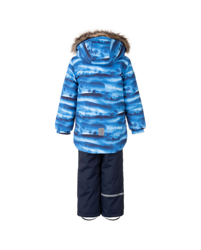 Bernumode | LENNE: Зимний комплект RON 330 г +  150 г 94,15 € В изготовлении одежды Active учитываются преобладающие в Эстонии и Северных странах погодные условия, предъявляющие к изделиям особо высокие требования. Используются специально изготовленные высокотехнологичные ткани, предохраняющие ребенка от переохлаждения, практичные в эксплуатации и легкие в уходе. Основными целями развития продукции Lenne являются безопасность, удобство, простота в уходе, практичность.Ткань-Active – водонепроницаемая дышащая ткань. Изделия из серии Active: легки по весу, ветрозащитные и теплые, дышащие, водоотталкивающие, прочные и легки в уходе.Водостойкость: 5 000/10 000 ммВоздухопроводимость: 5 000/10 000 g/m2/24h
Всепогодный комплект со светоотражающим принтом в верхней части подходит для ношения в зимний период.
Зимний комплект Lenne для мальчиков защищен от воды, ветра и дождя. Брюки с регулируемыми подтяжками согревают спину вашего ребенка даже во время активной игры. В дизайне изделия присутствуют светоотражающие детали, которые сделают вашего ребенка заметным даже в самую темную зиму. Надежный капюшон на кнопках отстегивается от изделия, если оно застревает.
Высокотехнологичная ткань Active+ имеет водонепроницаемую мембрану, которая предотвращает проникновение воды через изделие. При этом он обладает способностью испарять пот. ◆Водонепроницаемость: водяной столб 5 000/10 000 мм ◆Воздухопроницаемость: паропроницаемость 5 000/10 000 г/м²/24ч ◆Ветрозащита: воздухопроницаемость 0 л/м²с ◆Водо- и грязеотталкивание: покрытие DWR (Durable Water Repellent)
Утеплитель EXTRA WARM ⁑⁑ – лучший выбор для морозной погоды. Дышащая ткань не дает вашему ребенку потеть. Теплоудерживающая способность намного выше, чем у обычной ваты. Обеспечивает комфорт и свободу движений при температуре от -1 до -30°C. 
Манжет с подкладкой из мягкого меха. Эта уникальная деталь для верхней одежды защитит нежную кожу вашего малыша от трения о прочную и износостойкую ткань. Отдайте предпочтение этому незаменимому решению при выборе верхней одежды.
Петля для крепления отражателя.
 Bernumode | LENNE: Зимний комплект RON 330 г +  150 г 94,15 € В изготовлении одежды Active учитываются преобладающие в Эстонии и Северных странах погодные условия, предъявляющие к изделиям особо высокие требования. Используются специально изготовленные высокотехнологичные ткани, предохраняющие ребенка от переохлаждения, практичные в эксплуатации и легкие в уходе. Основными целями развития продукции Lenne являются безопасность, удобство, простота в уходе, практичность.Ткань-Active – водонепроницаемая дышащая ткань. Изделия из серии Active: легки по весу, ветрозащитные и теплые, дышащие, водоотталкивающие, прочные и легки в уходе.Водостойкость: 5 000/10 000 ммВоздухопроводимость: 5 000/10 000 g/m2/24h
Всепогодный комплект со светоотражающим принтом в верхней части подходит для ношения в зимний период.
Зимний комплект Lenne для мальчиков защищен от воды, ветра и дождя. Брюки с регулируемыми подтяжками согревают спину вашего ребенка даже во время активной игры. В дизайне изделия присутствуют светоотражающие детали, которые сделают вашего ребенка заметным даже в самую темную зиму. Надежный капюшон на кнопках отстегивается от изделия, если оно застревает.
Высокотехнологичная ткань Active+ имеет водонепроницаемую мембрану, которая предотвращает проникновение воды через изделие. При этом он обладает способностью испарять пот. ◆Водонепроницаемость: водяной столб 5 000/10 000 мм ◆Воздухопроницаемость: паропроницаемость 5 000/10 000 г/м²/24ч ◆Ветрозащита: воздухопроницаемость 0 л/м²с ◆Водо- и грязеотталкивание: покрытие DWR (Durable Water Repellent)
Утеплитель EXTRA WARM ⁑⁑ – лучший выбор для морозной погоды. Дышащая ткань не дает вашему ребенку потеть. Теплоудерживающая способность намного выше, чем у обычной ваты. Обеспечивает комфорт и свободу движений при температуре от -1 до -30°C. 
Манжет с подкладкой из мягкого меха. Эта уникальная деталь для верхней одежды защитит нежную кожу вашего малыша от трения о прочную и износостойкую ткань. Отдайте предпочтение этому незаменимому решению при выборе верхней одежды.
Петля для крепления отражателя.