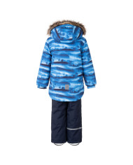 Bernumode | LENNE: Зимний комплект RON 330 г +  150 г 94,15 € В изготовлении одежды Active учитываются преобладающие в Эстонии и Северных странах погодные условия, предъявляющие к изделиям особо высокие требования. Используются специально изготовленные высокотехнологичные ткани, предохраняющие ребенка от переохлаждения, практичные в эксплуатации и легкие в уходе. Основными целями развития продукции Lenne являются безопасность, удобство, простота в уходе, практичность.Ткань-Active – водонепроницаемая дышащая ткань. Изделия из серии Active: легки по весу, ветрозащитные и теплые, дышащие, водоотталкивающие, прочные и легки в уходе.Водостойкость: 5 000/10 000 ммВоздухопроводимость: 5 000/10 000 g/m2/24h
Всепогодный комплект со светоотражающим принтом в верхней части подходит для ношения в зимний период.
Зимний комплект Lenne для мальчиков защищен от воды, ветра и дождя. Брюки с регулируемыми подтяжками согревают спину вашего ребенка даже во время активной игры. В дизайне изделия присутствуют светоотражающие детали, которые сделают вашего ребенка заметным даже в самую темную зиму. Надежный капюшон на кнопках отстегивается от изделия, если оно застревает.
Высокотехнологичная ткань Active+ имеет водонепроницаемую мембрану, которая предотвращает проникновение воды через изделие. При этом он обладает способностью испарять пот. ◆Водонепроницаемость: водяной столб 5 000/10 000 мм ◆Воздухопроницаемость: паропроницаемость 5 000/10 000 г/м²/24ч ◆Ветрозащита: воздухопроницаемость 0 л/м²с ◆Водо- и грязеотталкивание: покрытие DWR (Durable Water Repellent)
Утеплитель EXTRA WARM ⁑⁑ – лучший выбор для морозной погоды. Дышащая ткань не дает вашему ребенку потеть. Теплоудерживающая способность намного выше, чем у обычной ваты. Обеспечивает комфорт и свободу движений при температуре от -1 до -30°C. 
Манжет с подкладкой из мягкого меха. Эта уникальная деталь для верхней одежды защитит нежную кожу вашего малыша от трения о прочную и износостойкую ткань. Отдайте предпочтение этому незаменимому решению при выборе верхней одежды.
Петля для крепления отражателя.
 Bernumode | LENNE: Зимний комплект RON 330 г +  150 г 94,15 € В изготовлении одежды Active учитываются преобладающие в Эстонии и Северных странах погодные условия, предъявляющие к изделиям особо высокие требования. Используются специально изготовленные высокотехнологичные ткани, предохраняющие ребенка от переохлаждения, практичные в эксплуатации и легкие в уходе. Основными целями развития продукции Lenne являются безопасность, удобство, простота в уходе, практичность.Ткань-Active – водонепроницаемая дышащая ткань. Изделия из серии Active: легки по весу, ветрозащитные и теплые, дышащие, водоотталкивающие, прочные и легки в уходе.Водостойкость: 5 000/10 000 ммВоздухопроводимость: 5 000/10 000 g/m2/24h
Всепогодный комплект со светоотражающим принтом в верхней части подходит для ношения в зимний период.
Зимний комплект Lenne для мальчиков защищен от воды, ветра и дождя. Брюки с регулируемыми подтяжками согревают спину вашего ребенка даже во время активной игры. В дизайне изделия присутствуют светоотражающие детали, которые сделают вашего ребенка заметным даже в самую темную зиму. Надежный капюшон на кнопках отстегивается от изделия, если оно застревает.
Высокотехнологичная ткань Active+ имеет водонепроницаемую мембрану, которая предотвращает проникновение воды через изделие. При этом он обладает способностью испарять пот. ◆Водонепроницаемость: водяной столб 5 000/10 000 мм ◆Воздухопроницаемость: паропроницаемость 5 000/10 000 г/м²/24ч ◆Ветрозащита: воздухопроницаемость 0 л/м²с ◆Водо- и грязеотталкивание: покрытие DWR (Durable Water Repellent)
Утеплитель EXTRA WARM ⁑⁑ – лучший выбор для морозной погоды. Дышащая ткань не дает вашему ребенку потеть. Теплоудерживающая способность намного выше, чем у обычной ваты. Обеспечивает комфорт и свободу движений при температуре от -1 до -30°C. 
Манжет с подкладкой из мягкого меха. Эта уникальная деталь для верхней одежды защитит нежную кожу вашего малыша от трения о прочную и износостойкую ткань. Отдайте предпочтение этому незаменимому решению при выборе верхней одежды.
Петля для крепления отражателя.