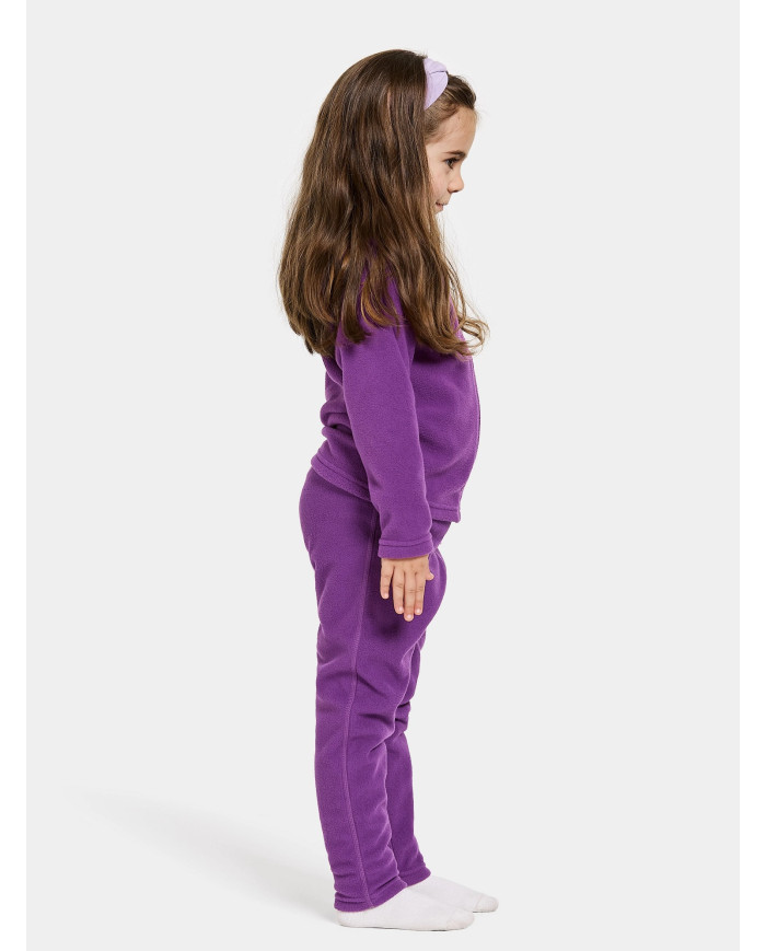 Bernumode | Didriksons: Monte Kids' Full-Zip10 - Kids' Fleece jacket €14.40 Care instructions: •Machine wash 40° gentle cycle; •Tumble dry low heat; •Do not dry clean; •Do not bleach; •Iron low heat.
Functions:
•4 needle flatlock seams;
•4way stretch: The fabric flexes in all directions for maximum comfort and flexibility;
•Chin guard: Soft brushed material for extra comfort and softness against the chin;
•ECO Shell fabric made of partly recycled fibres;
•Front zip: This garment is opened and closed with a zip at the front.
Descriptions: Monte is a comfortable midlayer designed for extra movability. The jacket is made of a thermal microfleece for a comfortable warmth. Wear it indoors or outdoors. Zipper closure on the front.
Made of 25% recycled polyester.