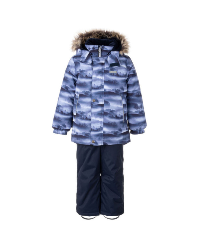 Bernumode | LENNE: Зимний комплект RON 330 г +  150 г 94,15 € В изготовлении одежды Active учитываются преобладающие в Эстонии и Северных странах погодные условия, предъявляющие к изделиям особо высокие требования. Используются специально изготовленные высокотехнологичные ткани, предохраняющие ребенка от переохлаждения, практичные в эксплуатации и легкие в уходе. Основными целями развития продукции Lenne являются безопасность, удобство, простота в уходе, практичность.Ткань-Active – водонепроницаемая дышащая ткань. Изделия из серии Active: легки по весу, ветрозащитные и теплые, дышащие, водоотталкивающие, прочные и легки в уходе.Водостойкость: 5 000/10 000 ммВоздухопроводимость: 5 000/10 000 g/m2/24h
Всепогодный комплект со светоотражающим принтом в верхней части подходит для ношения в зимний период.
Зимний комплект Lenne для мальчиков защищен от воды, ветра и дождя. Брюки с регулируемыми подтяжками согревают спину вашего ребенка даже во время активной игры. В дизайне изделия присутствуют светоотражающие детали, которые сделают вашего ребенка заметным даже в самую темную зиму. Надежный капюшон на кнопках отстегивается от изделия, если оно застревает.
Высокотехнологичная ткань Active+ имеет водонепроницаемую мембрану, которая предотвращает проникновение воды через изделие. При этом он обладает способностью испарять пот. ◆Водонепроницаемость: водяной столб 5 000/10 000 мм ◆Воздухопроницаемость: паропроницаемость 5 000/10 000 г/м²/24ч ◆Ветрозащита: воздухопроницаемость 0 л/м²с ◆Водо- и грязеотталкивание: покрытие DWR (Durable Water Repellent)
Утеплитель EXTRA WARM ⁑⁑ – лучший выбор для морозной погоды. Дышащая ткань не дает вашему ребенку потеть. Теплоудерживающая способность намного выше, чем у обычной ваты. Обеспечивает комфорт и свободу движений при температуре от -1 до -30°C. 
Манжет с подкладкой из мягкого меха. Эта уникальная деталь для верхней одежды защитит нежную кожу вашего малыша от трения о прочную и износостойкую ткань. Отдайте предпочтение этому незаменимому решению при выборе верхней одежды.
Петля для крепления отражателя.
 Bernumode | LENNE: Зимний комплект RON 330 г +  150 г 94,15 € В изготовлении одежды Active учитываются преобладающие в Эстонии и Северных странах погодные условия, предъявляющие к изделиям особо высокие требования. Используются специально изготовленные высокотехнологичные ткани, предохраняющие ребенка от переохлаждения, практичные в эксплуатации и легкие в уходе. Основными целями развития продукции Lenne являются безопасность, удобство, простота в уходе, практичность.Ткань-Active – водонепроницаемая дышащая ткань. Изделия из серии Active: легки по весу, ветрозащитные и теплые, дышащие, водоотталкивающие, прочные и легки в уходе.Водостойкость: 5 000/10 000 ммВоздухопроводимость: 5 000/10 000 g/m2/24h
Всепогодный комплект со светоотражающим принтом в верхней части подходит для ношения в зимний период.
Зимний комплект Lenne для мальчиков защищен от воды, ветра и дождя. Брюки с регулируемыми подтяжками согревают спину вашего ребенка даже во время активной игры. В дизайне изделия присутствуют светоотражающие детали, которые сделают вашего ребенка заметным даже в самую темную зиму. Надежный капюшон на кнопках отстегивается от изделия, если оно застревает.
Высокотехнологичная ткань Active+ имеет водонепроницаемую мембрану, которая предотвращает проникновение воды через изделие. При этом он обладает способностью испарять пот. ◆Водонепроницаемость: водяной столб 5 000/10 000 мм ◆Воздухопроницаемость: паропроницаемость 5 000/10 000 г/м²/24ч ◆Ветрозащита: воздухопроницаемость 0 л/м²с ◆Водо- и грязеотталкивание: покрытие DWR (Durable Water Repellent)
Утеплитель EXTRA WARM ⁑⁑ – лучший выбор для морозной погоды. Дышащая ткань не дает вашему ребенку потеть. Теплоудерживающая способность намного выше, чем у обычной ваты. Обеспечивает комфорт и свободу движений при температуре от -1 до -30°C. 
Манжет с подкладкой из мягкого меха. Эта уникальная деталь для верхней одежды защитит нежную кожу вашего малыша от трения о прочную и износостойкую ткань. Отдайте предпочтение этому незаменимому решению при выборе верхней одежды.
Петля для крепления отражателя.