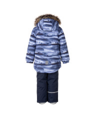 Bernumode | LENNE: Зимний комплект RON 330 г +  150 г 94,15 € В изготовлении одежды Active учитываются преобладающие в Эстонии и Северных странах погодные условия, предъявляющие к изделиям особо высокие требования. Используются специально изготовленные высокотехнологичные ткани, предохраняющие ребенка от переохлаждения, практичные в эксплуатации и легкие в уходе. Основными целями развития продукции Lenne являются безопасность, удобство, простота в уходе, практичность.Ткань-Active – водонепроницаемая дышащая ткань. Изделия из серии Active: легки по весу, ветрозащитные и теплые, дышащие, водоотталкивающие, прочные и легки в уходе.Водостойкость: 5 000/10 000 ммВоздухопроводимость: 5 000/10 000 g/m2/24h
Всепогодный комплект со светоотражающим принтом в верхней части подходит для ношения в зимний период.
Зимний комплект Lenne для мальчиков защищен от воды, ветра и дождя. Брюки с регулируемыми подтяжками согревают спину вашего ребенка даже во время активной игры. В дизайне изделия присутствуют светоотражающие детали, которые сделают вашего ребенка заметным даже в самую темную зиму. Надежный капюшон на кнопках отстегивается от изделия, если оно застревает.
Высокотехнологичная ткань Active+ имеет водонепроницаемую мембрану, которая предотвращает проникновение воды через изделие. При этом он обладает способностью испарять пот. ◆Водонепроницаемость: водяной столб 5 000/10 000 мм ◆Воздухопроницаемость: паропроницаемость 5 000/10 000 г/м²/24ч ◆Ветрозащита: воздухопроницаемость 0 л/м²с ◆Водо- и грязеотталкивание: покрытие DWR (Durable Water Repellent)
Утеплитель EXTRA WARM ⁑⁑ – лучший выбор для морозной погоды. Дышащая ткань не дает вашему ребенку потеть. Теплоудерживающая способность намного выше, чем у обычной ваты. Обеспечивает комфорт и свободу движений при температуре от -1 до -30°C. 
Манжет с подкладкой из мягкого меха. Эта уникальная деталь для верхней одежды защитит нежную кожу вашего малыша от трения о прочную и износостойкую ткань. Отдайте предпочтение этому незаменимому решению при выборе верхней одежды.
Петля для крепления отражателя.
 Bernumode | LENNE: Зимний комплект RON 330 г +  150 г 94,15 € В изготовлении одежды Active учитываются преобладающие в Эстонии и Северных странах погодные условия, предъявляющие к изделиям особо высокие требования. Используются специально изготовленные высокотехнологичные ткани, предохраняющие ребенка от переохлаждения, практичные в эксплуатации и легкие в уходе. Основными целями развития продукции Lenne являются безопасность, удобство, простота в уходе, практичность.Ткань-Active – водонепроницаемая дышащая ткань. Изделия из серии Active: легки по весу, ветрозащитные и теплые, дышащие, водоотталкивающие, прочные и легки в уходе.Водостойкость: 5 000/10 000 ммВоздухопроводимость: 5 000/10 000 g/m2/24h
Всепогодный комплект со светоотражающим принтом в верхней части подходит для ношения в зимний период.
Зимний комплект Lenne для мальчиков защищен от воды, ветра и дождя. Брюки с регулируемыми подтяжками согревают спину вашего ребенка даже во время активной игры. В дизайне изделия присутствуют светоотражающие детали, которые сделают вашего ребенка заметным даже в самую темную зиму. Надежный капюшон на кнопках отстегивается от изделия, если оно застревает.
Высокотехнологичная ткань Active+ имеет водонепроницаемую мембрану, которая предотвращает проникновение воды через изделие. При этом он обладает способностью испарять пот. ◆Водонепроницаемость: водяной столб 5 000/10 000 мм ◆Воздухопроницаемость: паропроницаемость 5 000/10 000 г/м²/24ч ◆Ветрозащита: воздухопроницаемость 0 л/м²с ◆Водо- и грязеотталкивание: покрытие DWR (Durable Water Repellent)
Утеплитель EXTRA WARM ⁑⁑ – лучший выбор для морозной погоды. Дышащая ткань не дает вашему ребенку потеть. Теплоудерживающая способность намного выше, чем у обычной ваты. Обеспечивает комфорт и свободу движений при температуре от -1 до -30°C. 
Манжет с подкладкой из мягкого меха. Эта уникальная деталь для верхней одежды защитит нежную кожу вашего малыша от трения о прочную и износостойкую ткань. Отдайте предпочтение этому незаменимому решению при выборе верхней одежды.
Петля для крепления отражателя.