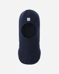 Bernumode | Reima: Ķivercepure, Starrie (100% merino vilna) 24,24 € 
Mazu bērnu balaklava (sejas maska) Starrie
Klasiskais stils 
Tradicionālā un populārā balaklava no Reima® ORIĢINĀLĀS kolekcijas pasargā mazajām atvasēm galvu gada aukstākajā laikā. Šī mazu un lielāku bērnu balaklava ir izgatavota no silta vilnas adījuma un oderēta ar kokvilnas elastīnu, kas ļauj šim izstrādājumam ērti un maigi piegulēt pie ādas. Vēja izturīgi ausu polsterējumi starp virsmu un oderi aizsargā mazās austiņas pret dzestro vēju. Klasiskā stila maska lieliski aizklāj un pasargā pieri, vaigus un kaklu. Izvēlieties savu mīļāko cepuri bīniju no plaša klāsta vienkrāsainu un strīpainu izstrādājumu.

Mazu bērnu balaklava
Mīksta merino vilna lieliskai temperatūras kontrolei
Vēja izturīgi ausu polsterējumi
Pilnīgs oderējums: viļņots kokvilnas audums ar elastīnu
Reima® logotips priekšpusē
Gaisu caurlaidīgs materiāls
100% vilnas izstrādājums
Vēja izturīgi ausu polsterējumi
Atstarotāji
Galvenais materiāls: 100% vilna
Odere: 97% kokvilna, 3% elastīns
Kopšanas instrukcijas
Kopšanas instrukcijas: mazgāt atsevišķi ar iekšpusi pavērstu uz āru (30 °C). Žāvējot iekšpuse atkal jāvērš iekšup. Saraujas par 5%.

