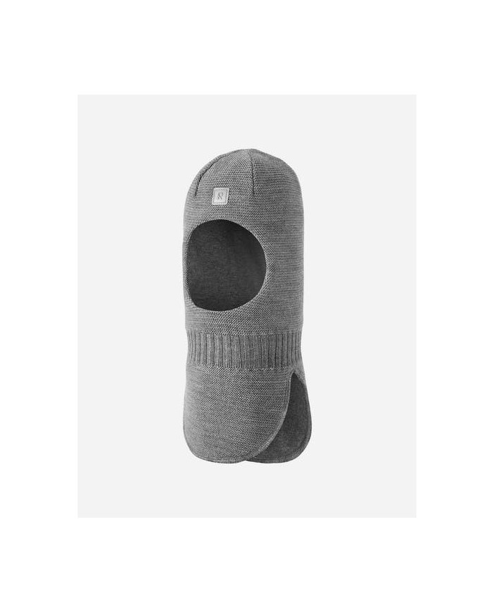 Bernumode | Reima: Ķivercepure, Starrie (100% merino vilna) 24,24 € 
Mazu bērnu balaklava (sejas maska) Starrie
Klasiskais stils 
Tradicionālā un populārā balaklava no Reima® ORIĢINĀLĀS kolekcijas pasargā mazajām atvasēm galvu gada aukstākajā laikā. Šī mazu un lielāku bērnu balaklava ir izgatavota no silta vilnas adījuma un oderēta ar kokvilnas elastīnu, kas ļauj šim izstrādājumam ērti un maigi piegulēt pie ādas. Vēja izturīgi ausu polsterējumi starp virsmu un oderi aizsargā mazās austiņas pret dzestro vēju. Klasiskā stila maska lieliski aizklāj un pasargā pieri, vaigus un kaklu. Izvēlieties savu mīļāko cepuri bīniju no plaša klāsta vienkrāsainu un strīpainu izstrādājumu.

Mazu bērnu balaklava
Mīksta merino vilna lieliskai temperatūras kontrolei
Vēja izturīgi ausu polsterējumi
Pilnīgs oderējums: viļņots kokvilnas audums ar elastīnu
Reima® logotips priekšpusē
Gaisu caurlaidīgs materiāls
100% vilnas izstrādājums
Vēja izturīgi ausu polsterējumi
Atstarotāji
Galvenais materiāls: 100% vilna
Odere: 97% kokvilna, 3% elastīns
Kopšanas instrukcijas
Kopšanas instrukcijas: mazgāt atsevišķi ar iekšpusi pavērstu uz āru (30 °C). Žāvējot iekšpuse atkal jāvērš iekšup. Saraujas par 5%.

