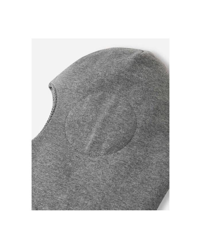 Bernumode | Reima: Ķivercepure, Starrie (100% merino vilna) 24,24 € 
Mazu bērnu balaklava (sejas maska) Starrie
Klasiskais stils 
Tradicionālā un populārā balaklava no Reima® ORIĢINĀLĀS kolekcijas pasargā mazajām atvasēm galvu gada aukstākajā laikā. Šī mazu un lielāku bērnu balaklava ir izgatavota no silta vilnas adījuma un oderēta ar kokvilnas elastīnu, kas ļauj šim izstrādājumam ērti un maigi piegulēt pie ādas. Vēja izturīgi ausu polsterējumi starp virsmu un oderi aizsargā mazās austiņas pret dzestro vēju. Klasiskā stila maska lieliski aizklāj un pasargā pieri, vaigus un kaklu. Izvēlieties savu mīļāko cepuri bīniju no plaša klāsta vienkrāsainu un strīpainu izstrādājumu.

Mazu bērnu balaklava
Mīksta merino vilna lieliskai temperatūras kontrolei
Vēja izturīgi ausu polsterējumi
Pilnīgs oderējums: viļņots kokvilnas audums ar elastīnu
Reima® logotips priekšpusē
Gaisu caurlaidīgs materiāls
100% vilnas izstrādājums
Vēja izturīgi ausu polsterējumi
Atstarotāji
Galvenais materiāls: 100% vilna
Odere: 97% kokvilna, 3% elastīns
Kopšanas instrukcijas
Kopšanas instrukcijas: mazgāt atsevišķi ar iekšpusi pavērstu uz āru (30 °C). Žāvējot iekšpuse atkal jāvērš iekšup. Saraujas par 5%.

