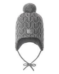 Bernumode | Reima: Детская шапка на завязках, Nunavut (100% шерсть мериноса) 23,81 € Детская шапочка из мягкой мериносовой шерсти обеспечивает идеальный температурный контроль. Ветрозащитные наушники защищают маленькие ушки.Эта шапочка для малышей поможет маленьким искателям приключений согреться в холодные зимние дни! Изготовлена ​​из мериносовой шерсти, с мягкой флисовой подкладкой, которая добавляет тепла и ощущается комфортно, так как быстро сохнет и отводит влагу от кожи. Ветрозащитное покрытие по бокам защищает уши от холодного ветра. Благодаря завязкам эта стильная шапочка Reima остается там, где ей и положено.
-Мягкая мериносовая шерсть для идеального терморегулирования-Ветрозащитная амбушюра-Завязки всех размеров-Мягкая, теплая флисовая подкладка-Помпон сверху-Светоотражающая этикетка спереди