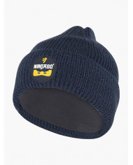 Bernumode | LEGO® Wear: Зимняя шапка на мальчика Ninjago, LWASMUS 706 22,28 € Вязаная шапка LEGO® NINJAGO® для мальчиков и девочек 
Классическая зимняя шапка просто необходима, и на этой красивой шапке даже есть крутой значок LEGO® NINJAGO® спереди, на котором изображена пара глаз ниндзя. 
ПОЭТОМУ ВАМ ПОНРАВИТСЯ ТРИКОТАЖНАЯ ШАПКА 
  Она выполнена из мягкого акрила.  
Шапка имеет дышащую подкладку из смесового хлопка.  
Вы можете выбрать один из трех потрясающих цветов 
На передней части шляпы для мальчиков и девочек в стиле LEGO NINJAGO имеется крутой резиновый значок, который изящно придает шляпе особенный вид.