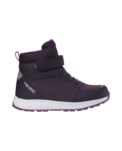 Bernumode | Viking: Eagle Warm GTX 1V - Ziemas zābaki bērniem, ūdensizturīgi ar GORE-TEX 55,48 € Sīkāk: •Ūdensizturīgs ar GORE-TEX; •Gumijas ārējā zole; •Uzlabota saķere; •Zamšāda; •Uzlabota saķere; •Atstarojošas detaļas.
Eagle Warm GTX ir vidēja griezuma ziemas apavi, kas izgatavoti no augstākās kvalitātes materiāliem, kas apvieno komfortu ar pilsētas stilu. Augstākās kvalitātes zamšādas ārpuse ir pārklāta ar Gore-Tex membrānu ūdensnecaurlaidīgai aizsardzībai un ar flīsa oderi iekšpusi, kas nodrošina papildu siltumu aukstā laikā. Elastīgās šņores un Velcro siksniņa atvieglo uzvilkšanu un novilkšanu. Atstarojošās detaļas uzlabo redzamību naktī, savukārt gumijas ārējā zole ar unikālu protektora rakstu satver slidenas virsmas.
Izmēru tabula
 
Size
Size mm
39
26.1
40
26.7
41
27.4
42
28
43
28.7
 Bernumode | Viking: Eagle Warm GTX 1V - Ziemas zābaki bērniem, ūdensizturīgi ar GORE-TEX 55,48 € Sīkāk: •Ūdensizturīgs ar GORE-TEX; •Gumijas ārējā zole; •Uzlabota saķere; •Zamšāda; •Uzlabota saķere; •Atstarojošas detaļas.
Eagle Warm GTX ir vidēja griezuma ziemas apavi, kas izgatavoti no augstākās kvalitātes materiāliem, kas apvieno komfortu ar pilsētas stilu. Augstākās kvalitātes zamšādas ārpuse ir pārklāta ar Gore-Tex membrānu ūdensnecaurlaidīgai aizsardzībai un ar flīsa oderi iekšpusi, kas nodrošina papildu siltumu aukstā laikā. Elastīgās šņores un Velcro siksniņa atvieglo uzvilkšanu un novilkšanu. Atstarojošās detaļas uzlabo redzamību naktī, savukārt gumijas ārējā zole ar unikālu protektora rakstu satver slidenas virsmas.
Izmēru tabula
 
Size
Size mm
39
26.1
40
26.7
41
27.4
42
28
43
28.7