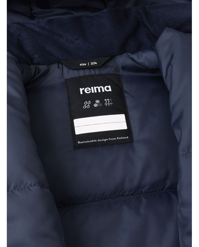 Bernumode | Reima: Meiteņu ziemas jaka Reimatec, Nuotio (160 g) 53,62 € Bērnu ziemas jaka, kas izgatavota no pārstrādātām šķiedrām. Ūdens un vēja necaurlaidīgs. 
Šis Reimatec ziemas mētelis bērniem ir izgatavots no ūdens un vēja necaurlaidīga materiāla, kas arī ir elpojošs komfortam - un tāpat kā visi funkcionālie reimas audumi, netīrumus atgrūdoši mazākai mazgāšanai. Galvenās šuves ir noslēgtas, lai tās būtu ūdensnecaurlaidīgas, un drošā, noņemamā kapuce pasargā mazās galviņas no vēja. Gluds oderējums atvieglo ģērbšanos un nodrošina komfortu valkājot ar citām apģērba kārtām. Divas rāvējslēdzēja kabatas priekšpusē un regulējama apakšmala ir citas parocīgas šīs bērnu izolētās jakas detaļas.
Atklātās šuves ir ūdensnecaurlaidīgas  
Gluda poliestera odere 
Droša noņemama kapuce.
Regulējamas aproces  
Divas kabatas ar rāvējslēdzēju
  Regulējama apakšmala  
Atstarojošas detaļas
 Bernumode | Reima: Meiteņu ziemas jaka Reimatec, Nuotio (160 g) 53,62 € Bērnu ziemas jaka, kas izgatavota no pārstrādātām šķiedrām. Ūdens un vēja necaurlaidīgs. 
Šis Reimatec ziemas mētelis bērniem ir izgatavots no ūdens un vēja necaurlaidīga materiāla, kas arī ir elpojošs komfortam - un tāpat kā visi funkcionālie reimas audumi, netīrumus atgrūdoši mazākai mazgāšanai. Galvenās šuves ir noslēgtas, lai tās būtu ūdensnecaurlaidīgas, un drošā, noņemamā kapuce pasargā mazās galviņas no vēja. Gluds oderējums atvieglo ģērbšanos un nodrošina komfortu valkājot ar citām apģērba kārtām. Divas rāvējslēdzēja kabatas priekšpusē un regulējama apakšmala ir citas parocīgas šīs bērnu izolētās jakas detaļas.
Atklātās šuves ir ūdensnecaurlaidīgas  
Gluda poliestera odere 
Droša noņemama kapuce.
Regulējamas aproces  
Divas kabatas ar rāvējslēdzēju
  Regulējama apakšmala  
Atstarojošas detaļas
