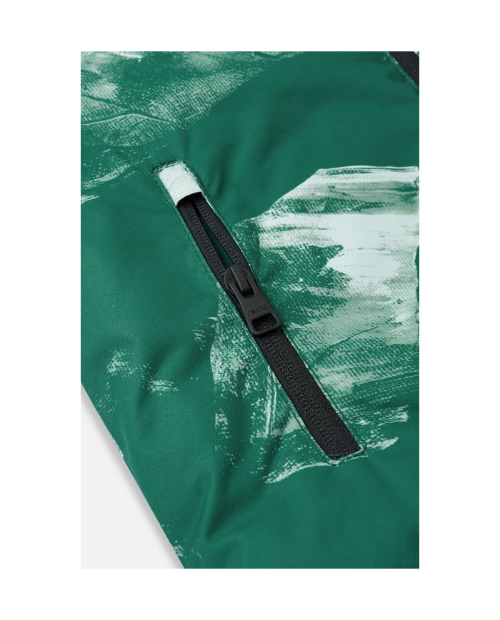 Bernumode | Reima: Zēnu ziemas jaka Reimatec, Nuotio (160 g) 53,62 € Bērnu ziemas jaka, kas izgatavota no pārstrādātām šķiedrām. Ūdens un vēja necaurlaidīgs. 
Šis Reimatec ziemas mētelis bērniem ir izgatavots no ūdens un vēja necaurlaidīga materiāla, kas arī ir elpojošs komfortam - un tāpat kā visi funkcionālie reimas audumi, netīrumus atgrūdoši mazākai mazgāšanai. Galvenās šuves ir noslēgtas, lai tās būtu ūdensnecaurlaidīgas, un drošā, noņemamā kapuce pasargā mazās galviņas no vēja. Gluds oderējums atvieglo ģērbšanos un nodrošina komfortu valkājot ar citām apģērba kārtām. Divas rāvējslēdzēja kabatas priekšpusē un regulējama apakšmala ir citas parocīgas šīs bērnu izolētās jakas detaļas.

Atklātās šuves ir ūdensnecaurlaidīgas  
Gluda poliestera odere 
Droša noņemama kapuce.
Regulējamas aproces  
Divas kabatas ar rāvējslēdzēju
  Regulējama apakšmala  
Atstarojošas detaļas



