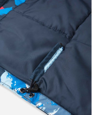 Bernumode | Reima: Зимняя куртка на мальчика Reimatec, Marttila  (200 г) 78,72 € Водонепроницаемая, дышащая зимняя куртка для детей. Очень прочная и ветронепроницаемая, а также грязеотталкивающая. Прямой покрой.Водонепроницаемая зимняя куртка Reimatec с безопасным съемным капюшоном, отделанным роскошным искусственным мехом. Это ветрозащитная вещь, необходимая осенью и зимой, когда ваш ребенок гуляет по городу или проводит время в парке. Технология BIONIC-FINISH®ECO куртки отталкивает грязь и влагу. Мягкий переработанный утеплитель обеспечивает исключительное тепло, а каждый шов герметично запаян, поэтому куртка отлично защищает от непогоды. Благодаря карманам на молнии и внутреннему нагрудному карману (начиная с размера 116) ваш малыш может безопасно хранить свои вещи.
Все швы герметичны, водонепроницаемыПрочный материалГладкая подкладка из полиэстера100% переработанный утеплитель Fellex®Теплая изоляцияБезопасный, съемный и регулируемый капюшонЭластичные манжетыВнутренний нагрудный карман от размера 116 и вышеДва кармана на молнииРегулируемый подол