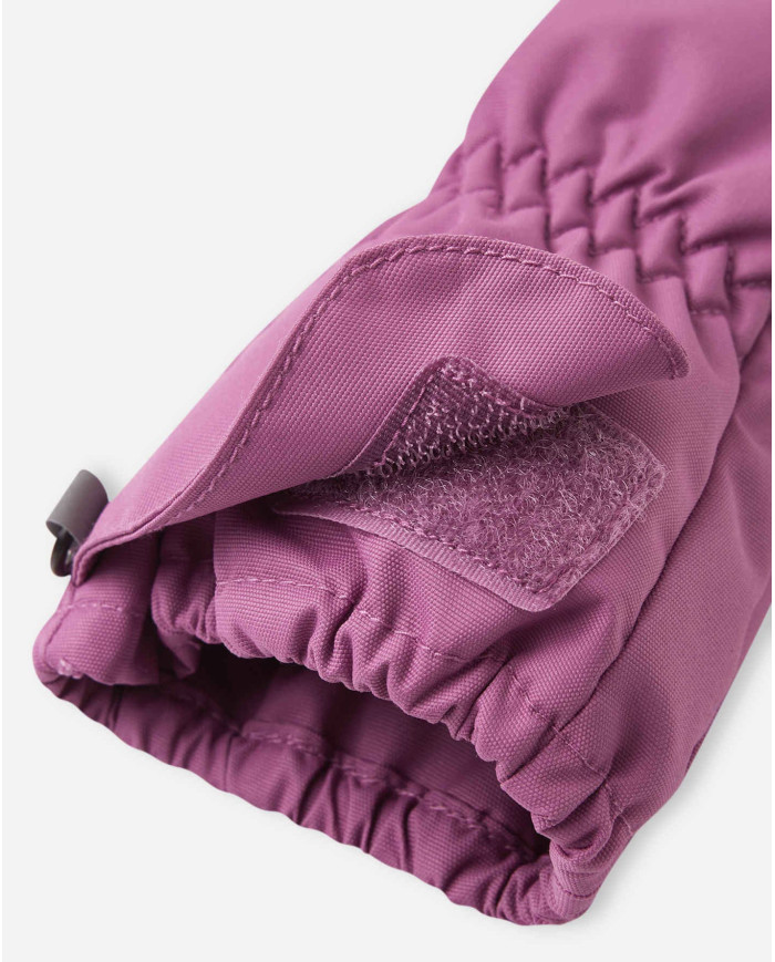 Bernumode | Reima: Bērnu ziemas ūdensnecaurlaidīgi cimdi Reimatec, Avaus (120 g) 14,80 € Ūdensizturīgi ziemas dūraiņi maziem bērniem. Izgatavots no pārstrādātām šķiedrām. 
Būtisks Reima mazuļu dūraiņu pāris. Valkājot tās, mazās rociņas paliks siltas un sausas sniega pilnā jautrībā. Elastīgs, pastiprinoties satveršanai. Pēc mazgāšanas varat iemest tos veļas žāvētājā, lai saīsinātu žāvēšanas laiku.  

Ūdensizturīgs ieliktnis
  Matēta poliestera adīta odere  
Fellex® izolācija 
  Viegla velcro aizdare  
Atstarojoša apdruka





Age approx.
0-12 mos
6-18 mos
1-2 yr
2-4 yr
4-6 yr
6-8 yr
8-10 yr
10-12 yr
12-14 yr


Size
0
1
2
3
4
5
6
7
8


Hand height (cm)
8
9
10
11,5
13
14
15
16
17


Hand height (inches)
3.1
3.5
3.9
4.5
5.1
5.5
5.9
6.3
6.7


Palm circumference (cm)
10
11,5
12,5
13,5
15
16
17
17,5
18


Palm circumference (inches)
3.9
4.5
4.9
5.3
5.9
6.3
6.7
6.9
7.1




