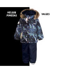 Bernumode | LENNE: Зимний комплект ROBIN 250 г +  150 г 76,80 € В изготовлении одежды Active учитываются преобладающие в Эстонии и Северных странах погодные условия, предъявляющие к изделиям особо высокие требования. Используются специально изготовленные высокотехнологичные ткани, предохраняющие ребенка от переохлаждения, практичные в эксплуатации и легкие в уходе. Основными целями развития продукции Lenne являются безопасность, удобство, простота в уходе, практичность.Ткань-Active – водонепроницаемая дышащая ткань. Изделия из серии Active: легки по весу, ветрозащитные и теплые, дышащие, водоотталкивающие, прочные и легки в уходе.Водостойкость: 5 000/5 000 ммВоздухопроводимость: 5 000/10 000 g/m2/24h
Теплая зимняя куртка с уникальным принтом в сочетании с утепленными классическими зимними брюками — это красивый и практичный наряд для зимних занятий на свежем воздухе. Регулируемые подтяжки гарантируют оптимальную посадку по фигуре растущего ребенка. Брюки с высокой талией сохраняют тепло ребенка даже во время самых активных игр. Брюки с эластичными манжетами и съемными петлями на щиколотках надежно держатся на ботинках. В дизайне использованы светоотражающие детали, которые делают ребенка заметным в темноте. Капюшон на кнопках безопасен, так как легко отстегивается от изделия, если застрянет.
 Bernumode | LENNE: Зимний комплект ROBIN 250 г +  150 г 76,80 € В изготовлении одежды Active учитываются преобладающие в Эстонии и Северных странах погодные условия, предъявляющие к изделиям особо высокие требования. Используются специально изготовленные высокотехнологичные ткани, предохраняющие ребенка от переохлаждения, практичные в эксплуатации и легкие в уходе. Основными целями развития продукции Lenne являются безопасность, удобство, простота в уходе, практичность.Ткань-Active – водонепроницаемая дышащая ткань. Изделия из серии Active: легки по весу, ветрозащитные и теплые, дышащие, водоотталкивающие, прочные и легки в уходе.Водостойкость: 5 000/5 000 ммВоздухопроводимость: 5 000/10 000 g/m2/24h
Теплая зимняя куртка с уникальным принтом в сочетании с утепленными классическими зимними брюками — это красивый и практичный наряд для зимних занятий на свежем воздухе. Регулируемые подтяжки гарантируют оптимальную посадку по фигуре растущего ребенка. Брюки с высокой талией сохраняют тепло ребенка даже во время самых активных игр. Брюки с эластичными манжетами и съемными петлями на щиколотках надежно держатся на ботинках. В дизайне использованы светоотражающие детали, которые делают ребенка заметным в темноте. Капюшон на кнопках безопасен, так как легко отстегивается от изделия, если застрянет.