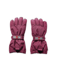 Bernumode | LEGO® Wear: Ūdensnecaurlaidīgie cimdi ar membrānu LWATLIN 700 29,71 € 

LEGO® slēpošanas cimdi bērniem
Pāris gudri un funkcionāli slēpošanas cimdi padara spēlēšanu ārā daudz jautrāku aukstās un mitrās dienās. Daudzās PLAY cimdu funkcionālās īpašības nodrošina, ka jūsu bērna pirksti ir sausi un silti neatkarīgi no laikapstākļiem.
LEGO® ziemas cimdam ir ergonomisks piegulums un elastīga plaukstas locītava ar atstarotāju un āķa un cilpas aizdari, lai nodrošinātu optimālu piegulšanu. Cimdu ieeja ir arī elastīga, lai izvairītos no sniega. Ar PU pretslīdes materiālu plaukstās un pirkstu galos labākai satvērienai.
TĀPĒC JUMS PATĪKS CIMDI

Tie ir ūdensnecaurlaidīgi, vēja necaurlaidīgi un elpojoši
Cimdiem ir sprādze, lai tos varētu noklikšķināt uz LEGO jakām un sniega tērpiem
 Cimdiem ir mīksta izolējoša Thinsulate izolācija
Cimdi ir tik daudzās lieliskās krāsās

Cimdi ir izgatavoti no 100% vēja necaurlaidīga un elpojoša materiāla. Tiem ir ūdensnecaurlaidīga un elpojoša Fan-Tex membrāna starp iekšējo un ārējo slāni, kas padara cimdus 100% ūdensizturīgus. Iekšējais slānis ir ērts un izolējošs Thinsulate materiāls.
Drošības atdalāma sprādze 104-140 izmēram cimdu piestiprināšanai pie sniega tērpa vai jakas piedurknes. Sprādze atlaižas, velkot cimdus, lai jūsu bērns ne uz ko neaizķertos.
Izvēlieties starp daudzām satriecošām krāsām.


