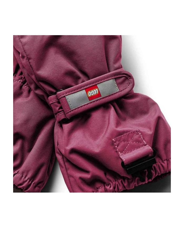Bernumode | LEGO® Wear: Waterprooof gloves with membrane LWATLIN 700 €29.71 LEGO® Wear PLAY gloves for children
A pair of smart and functional ski gloves makes playing outside a lot more fun on cold and wet days. The many functional features make sure that your child’s fingers are kept dry and warm regardless of the weather.
The LEGO® Wear PLAY glove has an ergonomic fit and an elasticated wrist with a reflector and Velcro closure for an optimum fit. The glove entry is also elasticated to keep snow out. With a PU anti-slip material on the palms and fingertips for a better grip.
THIS IS WHY YOU WILL LOVE THE GLOVES

They are 100% windproof, windproof, and breathable
There is a buckle on the gloves for clicking them onto LEGO Wear jackets and snowsuit
The gloves have a soft isolating Thinsulate insulation¨
The gloves come in so many great colours

The gloves are made in a 100% windproof and breathable material. They have a waterproof and breathable Fan-Tex membrane between the inner and outer layer which makes the gloves 100% waterproof. The inner layer is a comfortable and insulating Thinsulate material.
The gloves can be hooked together at the wrist to keep the pair together when they are not in use. Safety break-away buckle for attaching the gloves to a snowsuit or jacket sleeve. The buckle releases when pulling the gloves, so that your child does not get stuck on anything.


Specifications

Adjustable strap at wrist with Velcro closure.
Elastic at wrist keeps the glove in place.
Soft elastic at opening.
Thinsulate insulation.
Soft microfleece lining inside gloves.
100% waterproof and breathable Fan-Tex membrane inside gloves.
Ergonomic fit.
PU anti-slip material on palm for better grip.
3M Scotchlite reflector.
Breakaway buckle only in size: 104 - 140.
Bionic Finish ECO water repellent finish on the surface.
Windproof.


