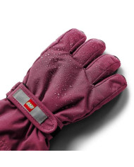 Bernumode | LEGO® Wear: Waterprooof gloves with membrane LWATLIN 700 €29.71 LEGO® Wear PLAY gloves for children
A pair of smart and functional ski gloves makes playing outside a lot more fun on cold and wet days. The many functional features make sure that your child’s fingers are kept dry and warm regardless of the weather.
The LEGO® Wear PLAY glove has an ergonomic fit and an elasticated wrist with a reflector and Velcro closure for an optimum fit. The glove entry is also elasticated to keep snow out. With a PU anti-slip material on the palms and fingertips for a better grip.
THIS IS WHY YOU WILL LOVE THE GLOVES

They are 100% windproof, windproof, and breathable
There is a buckle on the gloves for clicking them onto LEGO Wear jackets and snowsuit
The gloves have a soft isolating Thinsulate insulation¨
The gloves come in so many great colours

The gloves are made in a 100% windproof and breathable material. They have a waterproof and breathable Fan-Tex membrane between the inner and outer layer which makes the gloves 100% waterproof. The inner layer is a comfortable and insulating Thinsulate material.
The gloves can be hooked together at the wrist to keep the pair together when they are not in use. Safety break-away buckle for attaching the gloves to a snowsuit or jacket sleeve. The buckle releases when pulling the gloves, so that your child does not get stuck on anything.


Specifications

Adjustable strap at wrist with Velcro closure.
Elastic at wrist keeps the glove in place.
Soft elastic at opening.
Thinsulate insulation.
Soft microfleece lining inside gloves.
100% waterproof and breathable Fan-Tex membrane inside gloves.
Ergonomic fit.
PU anti-slip material on palm for better grip.
3M Scotchlite reflector.
Breakaway buckle only in size: 104 - 140.
Bionic Finish ECO water repellent finish on the surface.
Windproof.



