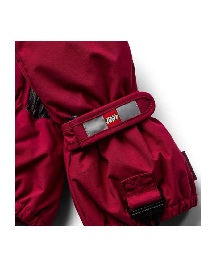 Bernumode | LEGO® Wear: Kids' waterprooof mittens with membrane, LWATLIN 706 €26.00 LEGO® mittens for boys and girlsWith these warm mittens, you are well protected from cold and rain thanks to a waterproof and breathable membrane. Then, play has no limits!The LEGO® mittens for children are made in a 100% windproof and breathable material. They have a waterproof and breathable Fan-Tex membrane between the inner and outer layer which makes them 100% waterproof. The inner layer is a comfortable and insulating Thinsulate material.THIS IS WHY YOU WILL LOVE THE MITTENS    The PLAY mitten has an ergonomic fit and an elasticated wrist with a reflector and hook and loop closure for an optimum fit    The mittens are waterproof, breathable, and windproof    With a PU anti-slip material on the palms and fingertips for a better grip    You can click the mitten onto the sleeve of the LEGO winter jacket or snowsuit so that it doesn’t get lost (size 104-140 only)Elasticated wrist with a reflector and hook and loop closure for an optimum fit. The mitten entry is also elasticated to keep snow out. The mitten has an ergonomic fit and a PU anti-slip material on the palms and fingertips for a better grip.Safety break-away buckle in size 104-140 for attaching the mittens to a snowsuit or jacket sleeve. The buckle releases when pulling the mittens, so that your child does not get stuck on anything. The mittens can be hooked together at the wrist to keep the pair together when they are not in use.Choose between lots of great colours
