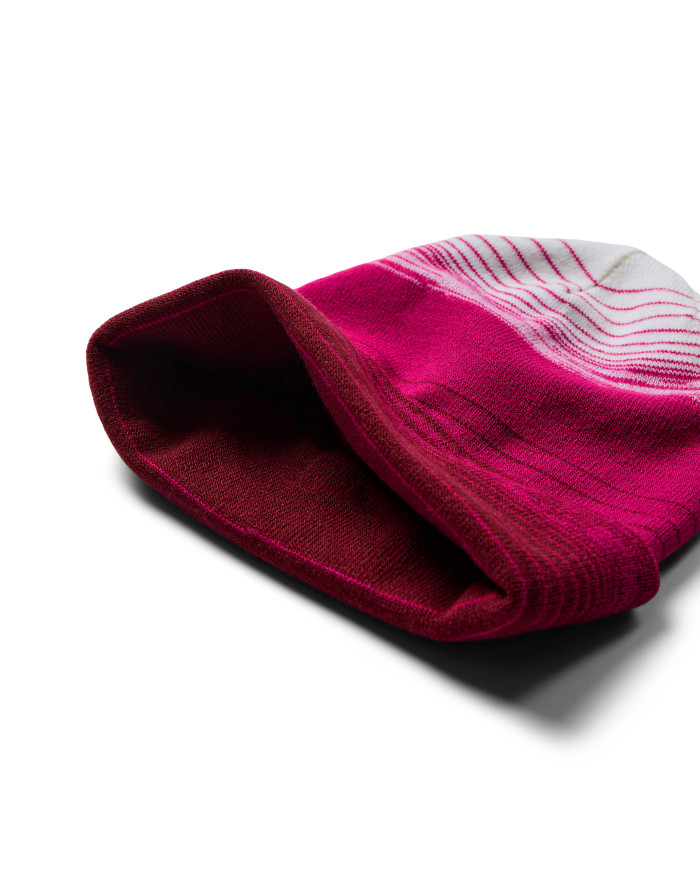 Bernumode | LEGO® Wear: Зимняя шапка на девочку, LWALEX 704 22,28 € Теплая и яркая вязаная зимняя шапка LEGO для детей. Шапка имеет градиентный цвет с белым верхом и более темным цветом внизу. Подол отогнут для дополнительной защиты лба и ушей.