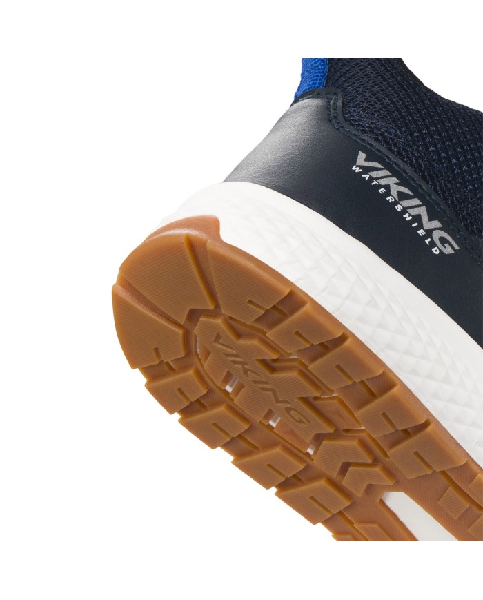 Bernumode | VIKING: Impact Mid WP SL - Ūdensizturīgi zābaki pusaudžiem 51,16 € 
Virsējais materiāls: Tekstils / Sintētika
Oderējums: WaterShield
Iekšzole: EVA
Starpzole: Etilēnvinilacetāts (EVA)
Zole: Dabīgā kaučuka maisījums
 Atstāj iespaidu skolas pagalmā ar Impact Mid WP – ideālajiem ūdensnecaurlaidīgajiem apaviem jauniešiem. Izturīgi pastiprinājumi kopā ar stabilu vidēja augstuma dizainu un ūdensnecaurlaidīgo WaterShield membrānu nodrošina, ka kājas paliek sausas un pasargātas. Vieglā sintētiskā virsdaļa, bieza amortizējošā EVA starpzole un perforētā, labi satverošā gumijas zole padara šo sportisko apavu īpaši vieglu. Ērts dizains ar vieglu uzvilkšanu un novilkšanu, cilpa pie papēža un ātrā šņorēšana ļauj bērniem ātri un ērti uzvilkt apavus kustībā.
Izmēru tabula
 
Izmērs
cm
38
25,3
39
26
40
26,7
41
27,3
42
28
43
28,7
 Bernumode | VIKING: Impact Mid WP SL - Ūdensizturīgi zābaki pusaudžiem 51,16 € 
Virsējais materiāls: Tekstils / Sintētika
Oderējums: WaterShield
Iekšzole: EVA
Starpzole: Etilēnvinilacetāts (EVA)
Zole: Dabīgā kaučuka maisījums
 Atstāj iespaidu skolas pagalmā ar Impact Mid WP – ideālajiem ūdensnecaurlaidīgajiem apaviem jauniešiem. Izturīgi pastiprinājumi kopā ar stabilu vidēja augstuma dizainu un ūdensnecaurlaidīgo WaterShield membrānu nodrošina, ka kājas paliek sausas un pasargātas. Vieglā sintētiskā virsdaļa, bieza amortizējošā EVA starpzole un perforētā, labi satverošā gumijas zole padara šo sportisko apavu īpaši vieglu. Ērts dizains ar vieglu uzvilkšanu un novilkšanu, cilpa pie papēža un ātrā šņorēšana ļauj bērniem ātri un ērti uzvilkt apavus kustībā.
Izmēru tabula
 
Izmērs
cm
38
25,3
39
26
40
26,7
41
27,3
42
28
43
28,7