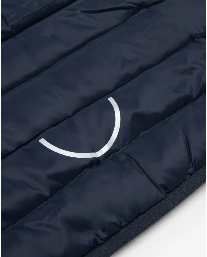 Bernumode | Viking: Универсальная Куртка-пуховик/жилетка (2 в 1) на мальчика Aery Light Down Jacket 48,60 € Адаптируемый легкий пуховик Aery Light Down Jacket поможет вашему ребенку чувствовать себя комфортно при меняющихся температурах и морозным утром, и теплым днем. Куртка, наполненная утеплителем из пуха и пера, полученного из ответственных источников, обеспечивает тепло благодаря естественному утеплителю, лучше которого не сущетсвует. Пух также хорошо сжимается, а это значит, что куртку можно легко упаковать в рюкзак на случай, если она понадобится позже. В теплую погоду куртку можно использовать в качестве внешнего слоя, и она даже обработана нефторированным составом Bionic Finish Eco, обеспечивающим стойкие водоотталкивающие свойства в случае осадков. В холодную погоду его также можно использовать в качестве среднего слоя под зимним комбинезоном или курткой. В качестве умного завершающего штриха можно снятьрукава, что позволяет куртке превращаться в жилет в зависимости от активности и температуры. Bernumode | Viking: Универсальная Куртка-пуховик/жилетка (2 в 1) на мальчика Aery Light Down Jacket 48,60 € Адаптируемый легкий пуховик Aery Light Down Jacket поможет вашему ребенку чувствовать себя комфортно при меняющихся температурах и морозным утром, и теплым днем. Куртка, наполненная утеплителем из пуха и пера, полученного из ответственных источников, обеспечивает тепло благодаря естественному утеплителю, лучше которого не сущетсвует. Пух также хорошо сжимается, а это значит, что куртку можно легко упаковать в рюкзак на случай, если она понадобится позже. В теплую погоду куртку можно использовать в качестве внешнего слоя, и она даже обработана нефторированным составом Bionic Finish Eco, обеспечивающим стойкие водоотталкивающие свойства в случае осадков. В холодную погоду его также можно использовать в качестве среднего слоя под зимним комбинезоном или курткой. В качестве умного завершающего штриха можно снятьрукава, что позволяет куртке превращаться в жилет в зависимости от активности и температуры.