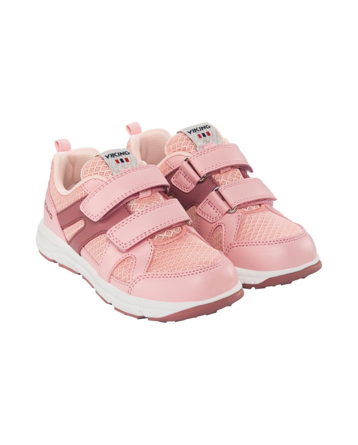 Bernumode | VIKING: Odda 2V-Vieglas bērnu kurpes 32,24 € Odda Low ir uzticama un pieejama vispārīga apavu izvēle, kas sniedz enerģiskiem bērniem pietiekamu gaisa cirkulāciju aktīvai vasaras spēlei. Izgatavota no izturīga sintētiska tekstila,  kurpes nodrošina lielu gaisa caurlaidību siltās dienās un spēj izturēt ikdienas lietošanu un bojājumus no ļoti aktīvām kājām. Ar diviem Velcro aizdariem Odda Low ir viegli uzvilkt un novilkt, un tā labi pielāgojas augošām kājām. EVA vidussole nodrošina labu amortizāciju, un gumijas zole labi pielīp pie lielākās daļas virsmu. Par patīkamu cenu ar Odda Low ir grūti kļūdīties. Kurpes var mazgāt 30 grādu temperatūrā. Neiesakām izmantot veļas mīkstinātāju.
 
Izmērs
Iekšzoles garums (cm)
26
16,6
27
17,3
28
18
29
18,7
30
19,4
31
20,2
32
21
33
21,7
34
22,4
35
23,1
 
 Bernumode | VIKING: Odda 2V-Vieglas bērnu kurpes 32,24 € Odda Low ir uzticama un pieejama vispārīga apavu izvēle, kas sniedz enerģiskiem bērniem pietiekamu gaisa cirkulāciju aktīvai vasaras spēlei. Izgatavota no izturīga sintētiska tekstila,  kurpes nodrošina lielu gaisa caurlaidību siltās dienās un spēj izturēt ikdienas lietošanu un bojājumus no ļoti aktīvām kājām. Ar diviem Velcro aizdariem Odda Low ir viegli uzvilkt un novilkt, un tā labi pielāgojas augošām kājām. EVA vidussole nodrošina labu amortizāciju, un gumijas zole labi pielīp pie lielākās daļas virsmu. Par patīkamu cenu ar Odda Low ir grūti kļūdīties. Kurpes var mazgāt 30 grādu temperatūrā. Neiesakām izmantot veļas mīkstinātāju.
 
Izmērs
Iekšzoles garums (cm)
26
16,6
27
17,3
28
18
29
18,7
30
19,4
31
20,2
32
21
33
21,7
34
22,4
35
23,1