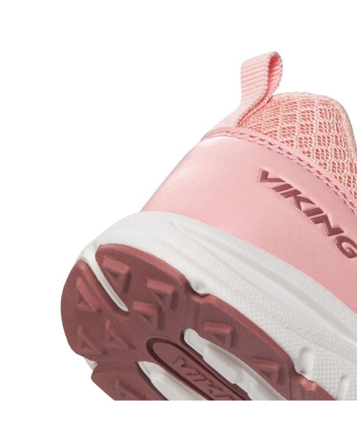 Bernumode | VIKING: Odda 2V-Light Kids Shoes €32.24 Odda Low is a dependable and affordable all-round shoe that gives energetic kids plenty of breathability for active summertime play. Made from a durable synthetic textile, the shoe offers great breathability on warm days and can stand up to everyday use and abuse from highly active feet. With dual Velcro closure straps, Odda Low is easy to put on and take off, and accommodates growing feet well. The EVA midsole provides good cushioning and the rubber outsole sticks well to most surfaces. At a nice price, it is hard to go wrong with Odda Low. The shoe is washable at 30 degrees. We do not recommend using fabric softener.


 


размер
Длина стельки, см


26
16,6


27
17,3


28
18


29
18,7


30
19,4


31
20,2


32
21


33
21,7


34
22,4


35
23,1


