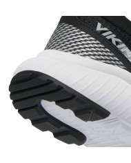 Bernumode | VIKING: Aero SL -  sportiski, viegli bērnu apavi 30,37 € Sportisks, viegls un radīts ātrumam – Aero SL ir apavi, kas nekavēs tevi. Ātrie šņores un vilkšanas cilpa uz papēža padara to uzvilkšanu un novilkšanu vienkāršu, kā arī ļauj ātri atrast ideālu pielāgojumu atkarībā no aktivitātes. Lai nodrošinātu maksimālu svaiga gaisa cirkulāciju kājām siltākos laika apstākļos vai fiziskas slodzes laikā, ļoti elpojošs sieta materiāls apvienojas ar sānu atverēm, lai piegādātu gaisu no augšas, kamēr perforēta noņemama gaisa plūsmas iekšzole palīdz gaisa kustībai zem pēdas zolītes. Lai mazinātu triecienu, staigājot un lēkājot uz cietām virsmām, bieza EVA vidussole nodrošina lielisku amortizāciju un palīdz saglabāt apavu ļoti vieglus. Zemāk gumijas zole nodrošina izcilu saķeri, nodrošinot nepieciešamo vilci augstas intensitātes aktivitātēs un uz jebkādiem apstākļiem.





 


