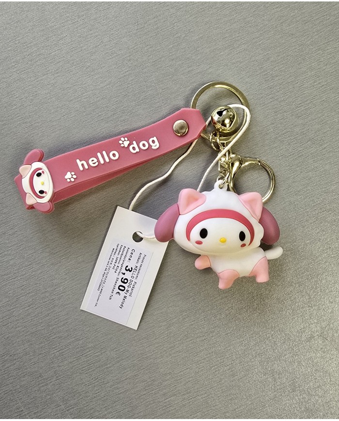 Bernumode | 3D Keychain -Sanrio, Hello Dog, My Melody - piekariņš 3,22 € 




My Melody ir varonis, kuru radījusi japāņu kompānija Sanrio un kuru pirmo reizi iepazīstināja 1975. gadā. Viņa ir jauka truša tēls, kas kļuva par vienu no populārākajiem varoņiem Sanrio kolekcijā līdzās Hello Kitty.
Pamata informācija:

Pilns vārds: My Melody
Dzimšanas datums: 18. janvāris
Nacionālība: japāņu
Dzīvesvieta: Meži uz salas Japānā
Izskats: My Melody ir balts trusis ar sarkanu vai rozā mēteli (ar lentīti), kas pārklāj viņas ausis. Viņai ir rozā vaigi un laipnas acis.

Raksturs:

My Melody ir pazīstama ar savu laipno un rūpīgo raksturu. Viņa ir ļoti maiga un mīloša, vienmēr gatava palīdzēt saviem draugiem.

Draugi:

Cinnamoroll — viens no viņas tuvākajiem draugiem.
Kuromi — viņas "pretinieks", ar kuru viņai dažkārt rodas konflikti, jo Kuromi ir antagonists My Melody pasaulē.

Hobiji:

Viņai patīk cept pīrāgus, un bieži viņa tiek attēlota ar cepšanas sastāvdaļām vai ar svaigi ceptiem pīrāgiem.

Ietekme:
My Melody kļuva ne tikai par bērnu iecienītu varoni, bet arī par mīlētības un harmonijas simbolu japāņu popkultūrā. Viņa ir parādījusies uz daudzām precēm, tostarp rotaļlietām, apģērbiem, aksesuāriem un kancelejas precēm.






 


