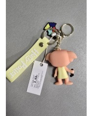 Bernumode | 3D Keychain -Harry Potter, Funko Pop style, Dobby - piekariņš 3,22 € Dobi ir izdomāts tēls Dž.K. Roulingas Harija Potera sērijā. Viņš ir mājsaimniecības elfs, kurš sākotnēji kalpo Malfoju ģimenei. Dobi tiek iepazīstināts Harijs Poters un noslēpumu kambaris, kur viņš tiek attēlots kā vergs, kuru ļaunprātīgi izturas viņa meistari, Malfoji. Tomēr Dobi tiek atbrīvots no vergošanas ar Harija Potera palīdzību, kas iezīmē viņa ceļojuma sākumu uz brīvu un neatkarīgu dzīvi.
Galvenās Dobi īpašības:

Izskats: Dobi ir neliels, ar lielām, kā spārniņiem līdzīgām ausīm un zaļām acīm. Viņam ir tievs, saplēsts ķermenis, un viņš parasti valkā drānu vai zeķi kā brīvības simbolu.
Personība: Dobi ir laipns, uzticīgs un viņam ir spēcīgs morāles izjūta. Viņš bieži runā trešajā personā un izrāda dziļu cieņu pret Hariju Poteru, kuru uzskata par savu varoni.
Spējas: Kā mājsaimniecības elfs Dobi ir burvju spējas, piemēram, ātri veikt uzdevumus un pārvietoties ar lielu precizitāti.
Loma stāstā: Dobi atbrīvošana ir nozīmīgs brīdis sērijā, jo tas simbolizē atbrīvošanas tēmu un stāvēšanu par pareizo. Pēc atbrīvošanas Dobi strādā Hogvortsā un palīdz Harijam un viņa draugiem vēlākajos grāmatās.
Nāve: Dobi mirst Harijs Poters un Nāves dārgakmeņi, kad glābj Hariju un viņa draugus no Malfoju muižas. Viņu nogalināja Bellatrix Lestrēžas nazis, bet viņš mirst kā brīvs elfs, iegūstot cieņu pēdējās dzīves minūtēs.

