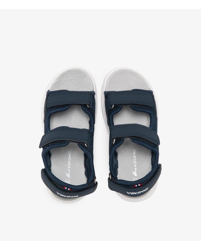 Bernumode | Viking: ANCHOR-Детские спортивные сандали 32,95 € Классический стиль и комфорт. Anchor — это спортивные сандалии для активных детей, которым нужны сандалии, способные на все. Они имеют классическую открытую конструкцию и изготовлены из прочных материалов, которые при этом остаются мягкими на ощупь. Три ремня на липучке обеспечивают множественную регулировку, их легко застёгивать и разстёгивать  маленькими ручками, а также легко подобрать подходящую посадку. Стелька из амортизирующего полиуретана покрыта замшей, который помогает удерживать влагу в жаркие дни. Подошва Anchor изготовлена из натурального каучука, поэтому ваш ребенок может безопасно бегать по любым типам поверхностей. Anchor — это все функции, которые нужны детям в сандалиях, в сочетании с великолепным внешним видом. Можно стирать при 30 градусах. Не рекомендуем использовать кондиционер для белья.
• Замшевая стелька для контроля влажности; •Быстрая шнуровка для более быстрого перехода и адаптивной посадки; •Легко надеть/снять и быстро отрегулировать с помощью липучки; •Машинная стирка при 30°C; •Резиновая подошва; • Эргономичная посадка для растущей ноги.

