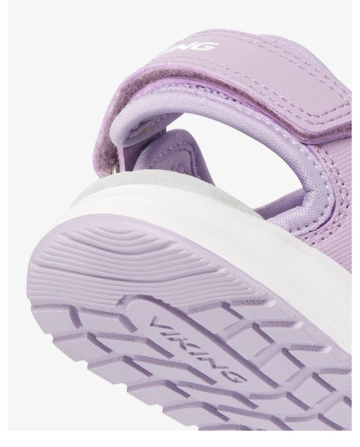 Bernumode | VIKING: ANCHOR-Sportiskas bērnu sandales 32,95 € Klasisks stils un komforts - Anchor ir sportiskas sandales aktīviem bērniem, kuri vēlas vienas sandales, kas spēj visu. Tam ir klasiska atvērta konstrukcija, un tas ir izgatavots no izturīgiem materiāliem, kas joprojām jūtas mīksti uz ādas. Trīs Velcro siksnas piedāvā daudzpusīgu regulējamību, un tās ir viegli atvērt un aizvērt mazām plaukstām, kā arī atrast piemērotāko. Kāju pamatne, kas izgatavota no triecienu absorbējoša PU, ir pārklāta ar zamšādu, kas palīdz pārvaldīt mitrumu karstās dienās. Enkuram ir ārējā zole, kas izgatavota no dabiskās gumijas, lai jūsu bērns varētu droši skriet pa visu veidu virsmām. Enkurs ir viss, kas bērniem nepieciešams sandalēs, apvienojumā ar lielisku izskatu. Mazgājams 30 grādos. Neiesakām lietot veļas mīkstinātāju.
•Zamšādas pēda mitruma kontrolei; • Ātruma šņorēšana ātrākai pārejai un adaptīvai piegulšanai; •Viegli uzvilkt/novilkt un regulēt ar Velcro; •Var mazgāt veļasmašīnā 30°C; •Gumijas ārējā zole; •Ergonomiski piemērots augošām pēdām


 


