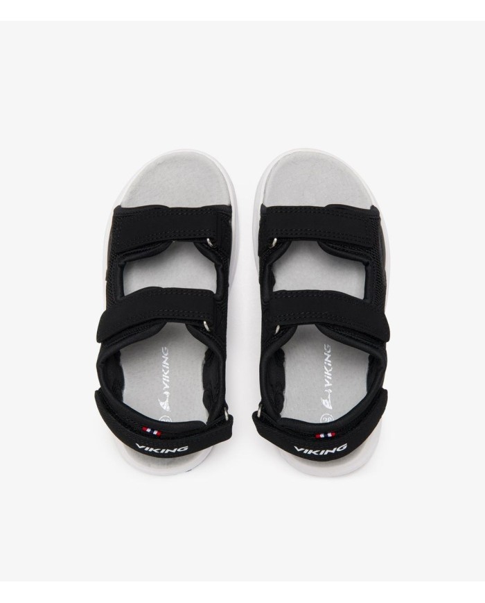 Bernumode | Viking: ANCHOR-Детские спортивные сандали 32,95 € Классический стиль и комфорт. Anchor — это спортивные сандалии для активных детей, которым нужны сандалии, способные на все. Они имеют классическую открытую конструкцию и изготовлены из прочных материалов, которые при этом остаются мягкими на ощупь. Три ремня на липучке обеспечивают множественную регулировку, их легко застёгивать и разстёгивать  маленькими ручками, а также легко подобрать подходящую посадку. Стелька из амортизирующего полиуретана покрыта замшей, который помогает удерживать влагу в жаркие дни. Подошва Anchor изготовлена из натурального каучука, поэтому ваш ребенок может безопасно бегать по любым типам поверхностей. Anchor — это все функции, которые нужны детям в сандалиях, в сочетании с великолепным внешним видом. Можно стирать при 30 градусах. Не рекомендуем использовать кондиционер для белья.
• Замшевая стелька для контроля влажности; •Быстрая шнуровка для более быстрого перехода и адаптивной посадки; •Легко надеть/снять и быстро отрегулировать с помощью липучки; •Машинная стирка при 30°C; •Резиновая подошва; • Эргономичная посадка для растущей ноги.

