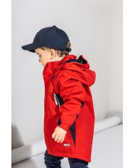 Bernumode | Lenne: Starpsezonas jaka/parka WINDS (45g) 63,15 € Laikapstākļiem izturīga pavasara parka
Šī no ActivePlus auduma izgatavotā laikapstākļu noturīgā zēnu parka ir lieliski piemērota valkāšanai gan ar džinsiem, gan siltākām biksēm. Parka ir īpaši augsta apkakle un divas rāvējslēdzēja kabatas, kurās bērns var paslēpt rokas no vēja vai izmantot tās vieglu cimdu pāri. Atstarojošās detaļas padara bērnu redzamu tumsā.
Augsto tehnoloģiju Active+ audumam ir ūdensnecaurlaidīga membrāna, kas neļauj ūdenim iekļūt izstrādājumā. Tajā pašā laikā tai ir spēja iztvaikot sviedrus. ◆Ūdensizturība: ūdens stabs 10 000 mm ◆Elpošanas spēja: ūdens tvaiku caurlaidība 10 000 g/m²/24h ◆Vēja pretestība: gaisa caurlaidība 0 l/m²s ◆Ūdens un augsnes atgrūšana: DWR pārklājums (Durable Water Repellent)
VIEGLI SILTA * izolācija ir vislabākā pavasara-rudens sezonā. Lieliski piemērota temperatūrai +5...+15°C. Padoms: pārbaudiet temperatūru "jūtas kā". Tādiem faktoriem kā vējš un mitrums lielā mērā ietekmē to, cik auksts jūtaties, un jums var būt nepieciešams izmantot papildu slāni.
Cilpa atstarotāja piestiprināšanai.



