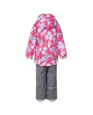 Bernumode | LENNE: Демисезонный комплект HEDVIG 80 г +  45 г 89,19 € Детский комплект из непромокаемой ткани — универсальный и практичный наряд с ранней весны до поздней осени. Если надеть куртку с ветро- и ветронепроницаемыми брюками из того же комплекта, получится идеальный комплект для игр на свежем воздухе. Если надеть куртку с джинсами или брюками в стиле smart casual, получится красивый и удобный уличный комплект. Куртка имеет два боковых кармана, в которые ребенок может спрятать руки от ветра или спрятать в них пару легких перчаток. Водонепроницаемая поверхность ткани защищает от ветра и дождя, не деформируется и выдерживает регулярную стирку, сохраняя свои первоначальные качества. Безопасный капюшон на кнопках отстегивается от изделия, если он застрянет.
 Водяной столб: 5 000/10 000 мм 
Дышащий: 5 000/10 000 г/м2/24ч 
Непромокаемый комплект со светоотражающим принтом в верхней части подойдет для ношения в весенне-осенний период. 
Наша высокотехнологичная ткань Active+ имеет водонепроницаемую мембрану, которая не позволяет воде проникать сквозь изделие. В то же время она обладает способностью испарять пот. ◆Водостойкость: водяной столб 10 000 мм ◆Воздухопроницаемость: скорость пропускания водяного пара 10 000 г/м²/24 ч ◆Ветрозащита: воздухопроницаемость 0 л/м²с ◆Водо- и грязеотталкивающие свойства: покрытие DWR (Durable Water Repellent) 
Теплый ** утеплитель — лучший выбор для прохладной погоды. Идеально подходит для температур ...0 °C. Этот утеплитель изготовлен из переработанных материалов, что снижает необходимость чрезмерного потребления природных ресурсов. Совет: проверьте «ощущаемую» температуру. Такие факторы, как ветер и влажность, играют большую роль в том, насколько холодно вы себя чувствуете, и вам может потребоваться использовать дополнительный слой.
 Светоотражающая ткань, принт на ткани отражается в темноте и делает ребенка более заметным 
Петля для крепления светоотражателя.
 Bernumode | LENNE: Демисезонный комплект HEDVIG 80 г +  45 г 89,19 € Детский комплект из непромокаемой ткани — универсальный и практичный наряд с ранней весны до поздней осени. Если надеть куртку с ветро- и ветронепроницаемыми брюками из того же комплекта, получится идеальный комплект для игр на свежем воздухе. Если надеть куртку с джинсами или брюками в стиле smart casual, получится красивый и удобный уличный комплект. Куртка имеет два боковых кармана, в которые ребенок может спрятать руки от ветра или спрятать в них пару легких перчаток. Водонепроницаемая поверхность ткани защищает от ветра и дождя, не деформируется и выдерживает регулярную стирку, сохраняя свои первоначальные качества. Безопасный капюшон на кнопках отстегивается от изделия, если он застрянет.
 Водяной столб: 5 000/10 000 мм 
Дышащий: 5 000/10 000 г/м2/24ч 
Непромокаемый комплект со светоотражающим принтом в верхней части подойдет для ношения в весенне-осенний период. 
Наша высокотехнологичная ткань Active+ имеет водонепроницаемую мембрану, которая не позволяет воде проникать сквозь изделие. В то же время она обладает способностью испарять пот. ◆Водостойкость: водяной столб 10 000 мм ◆Воздухопроницаемость: скорость пропускания водяного пара 10 000 г/м²/24 ч ◆Ветрозащита: воздухопроницаемость 0 л/м²с ◆Водо- и грязеотталкивающие свойства: покрытие DWR (Durable Water Repellent) 
Теплый ** утеплитель — лучший выбор для прохладной погоды. Идеально подходит для температур ...0 °C. Этот утеплитель изготовлен из переработанных материалов, что снижает необходимость чрезмерного потребления природных ресурсов. Совет: проверьте «ощущаемую» температуру. Такие факторы, как ветер и влажность, играют большую роль в том, насколько холодно вы себя чувствуете, и вам может потребоваться использовать дополнительный слой.
 Светоотражающая ткань, принт на ткани отражается в темноте и делает ребенка более заметным 
Петля для крепления светоотражателя.