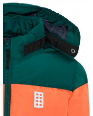 Bernumode | LEGO® Wear: Boys' down jacket, LWJIPE 705 €43.98 LEGO jacket for children
This soft, popular puffer jacket in beautiful nature colours make a big hit, no matter what colour combination you choose.
The LEGO® jacket for children is windproof and breathable and is made in a quality with a 3.000 mm water column. It has an environmentally acceptable and fluorine-free Bionic-Finish ECO finish on the surface to improve the water and dirt repellent effect of the fabric.
THIS IS WHY YOU WILL LOVE THE JACKET

The winter jacket is windproof and has a 3.000 mm water column so that it can be used on rainy and snowy days, too
The jacket can easily be washed in the washing machine and dried in the tumble-drier afterwards, so that it is ready the following day
In the sleeve opening, a soft elastic keeps the wind out and the body heat in
The jacket has fun reflectors shaped as LEGO bricks on its front and back

This children’s winter jacket has a YKK zipper with an iconic zipper puller and wind placket under the zipper plus a double-sided chin guard on the front. Two practical zipper pockets. The detachable hood is mounted on a push button band which can be hidden, when the hood is detached from the jacket.Elastic on the sides of the hood and in the sides of the hem for a better fit. The elastic in the sleeve openings keeps the wind out and provides a great fit. There is a nice LEGO badge on the sleeve and iconic 3M Scotchlite-reflector badges on the front and back.​Choose between many cool colour combinations.
SAFETY
The jacket has 3M Scotchlite-reflectors and a detachable hood. No strings in the hood and the neck area.