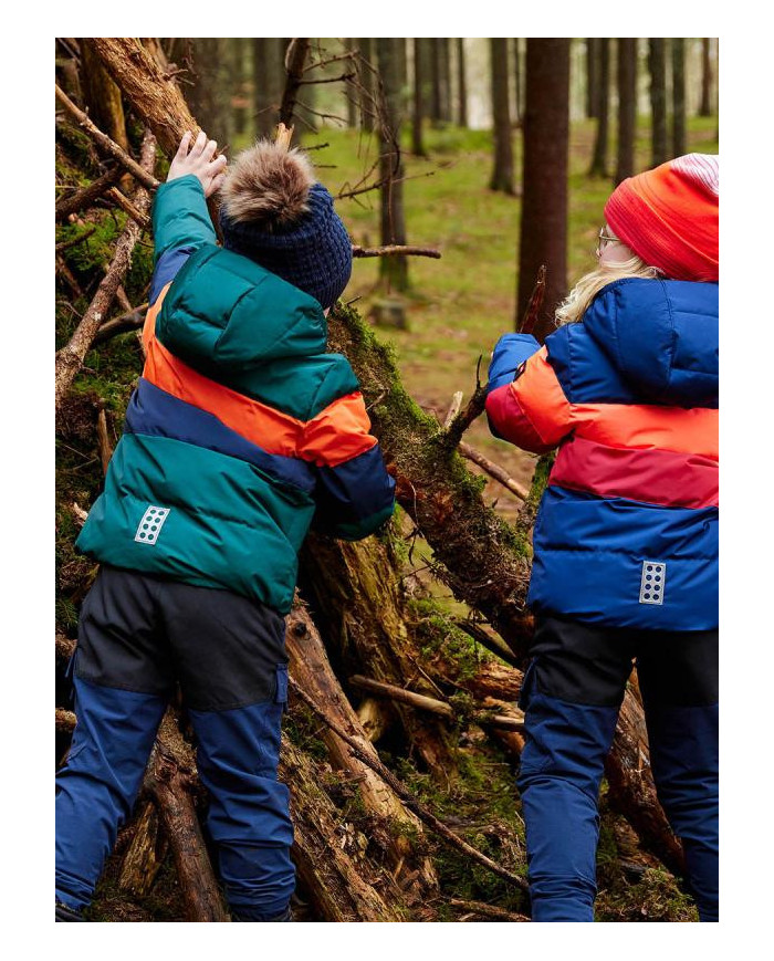 Bernumode | LEGO® Wear: Boys' down jacket, LWJIPE 705 €43.98 LEGO jacket for children
This soft, popular puffer jacket in beautiful nature colours make a big hit, no matter what colour combination you choose.
The LEGO® jacket for children is windproof and breathable and is made in a quality with a 3.000 mm water column. It has an environmentally acceptable and fluorine-free Bionic-Finish ECO finish on the surface to improve the water and dirt repellent effect of the fabric.
THIS IS WHY YOU WILL LOVE THE JACKET

The winter jacket is windproof and has a 3.000 mm water column so that it can be used on rainy and snowy days, too
The jacket can easily be washed in the washing machine and dried in the tumble-drier afterwards, so that it is ready the following day
In the sleeve opening, a soft elastic keeps the wind out and the body heat in
The jacket has fun reflectors shaped as LEGO bricks on its front and back

This children’s winter jacket has a YKK zipper with an iconic zipper puller and wind placket under the zipper plus a double-sided chin guard on the front. Two practical zipper pockets. The detachable hood is mounted on a push button band which can be hidden, when the hood is detached from the jacket.Elastic on the sides of the hood and in the sides of the hem for a better fit. The elastic in the sleeve openings keeps the wind out and provides a great fit. There is a nice LEGO badge on the sleeve and iconic 3M Scotchlite-reflector badges on the front and back.​Choose between many cool colour combinations.
SAFETY
The jacket has 3M Scotchlite-reflectors and a detachable hood. No strings in the hood and the neck area.