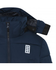 Bernumode | LEGO® Wear: Boys' down jacket, LWJESSE 718 €43.98 LEGO jacket for childrenThis winter jacket has plenty of pockets for storing all those gems that your child picks up on your walk or your excursion to the woods. On the front, the dark navy children’s jacket has two pockets with snap button closure and two chest pockets with hook and loop closure.WHY YOU WILL LOVE THE JACKET    The LEGO® winter jacket has a nice and warm padding which is made of synthetic down    The jacket for children is impregnated with Bionic Finish ECO which is a fluorine-free impregnation    The hood has elastics at the sides and a small brim to shield from the rain and wind    The sleeve openings are elasticated to keep the wind out and body heat inThe children’s winter jacket has a YKK main zipper with an iconic zipper puller to make it easier for the kids to zip it. On the front and the back, there are LEGO brick shaped 3M Scotchlite reflectors for better visibility in the dark.The unicoloured winter jacket is windproof and breathable, and it keeps the rain out with a 3000 mm water column. Inside the winter jacket for kids, there is label illustrating the evolution from LEGO brick to Minifigure. On one of the sleeves, there is a smart LEGO logo badge.SAFETYThe jacket has 3M Scotchlite reflectors and a detachable hood. No strings in the hood or neck area.